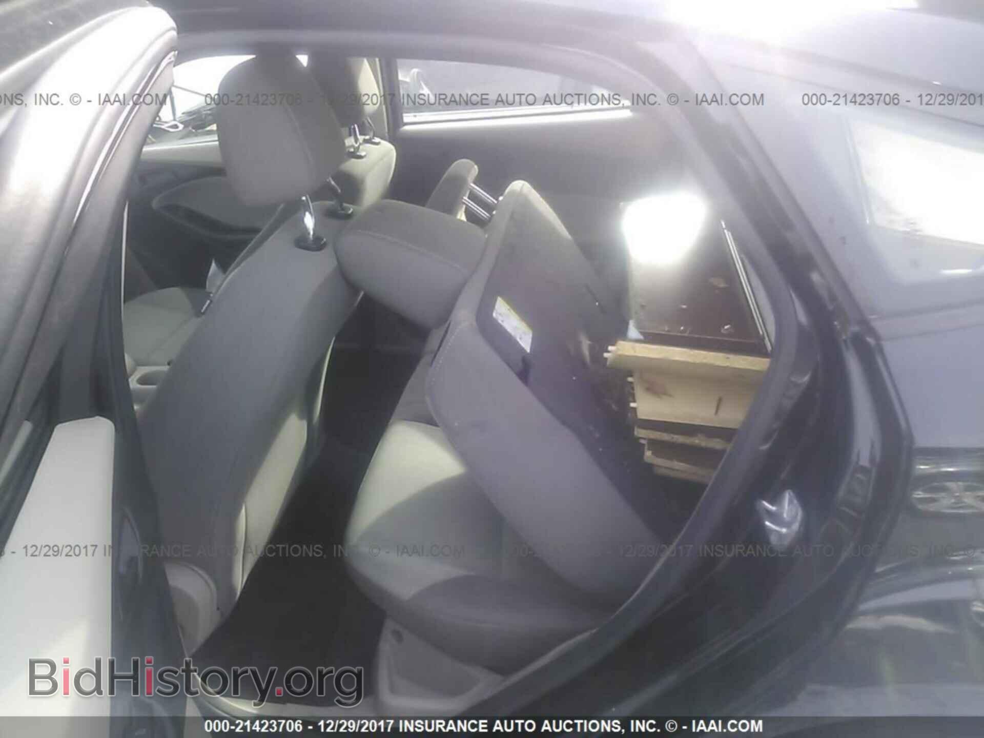 2012 Ford Focus - VIN: 1FAHP3K28CL230022 - Photo 8