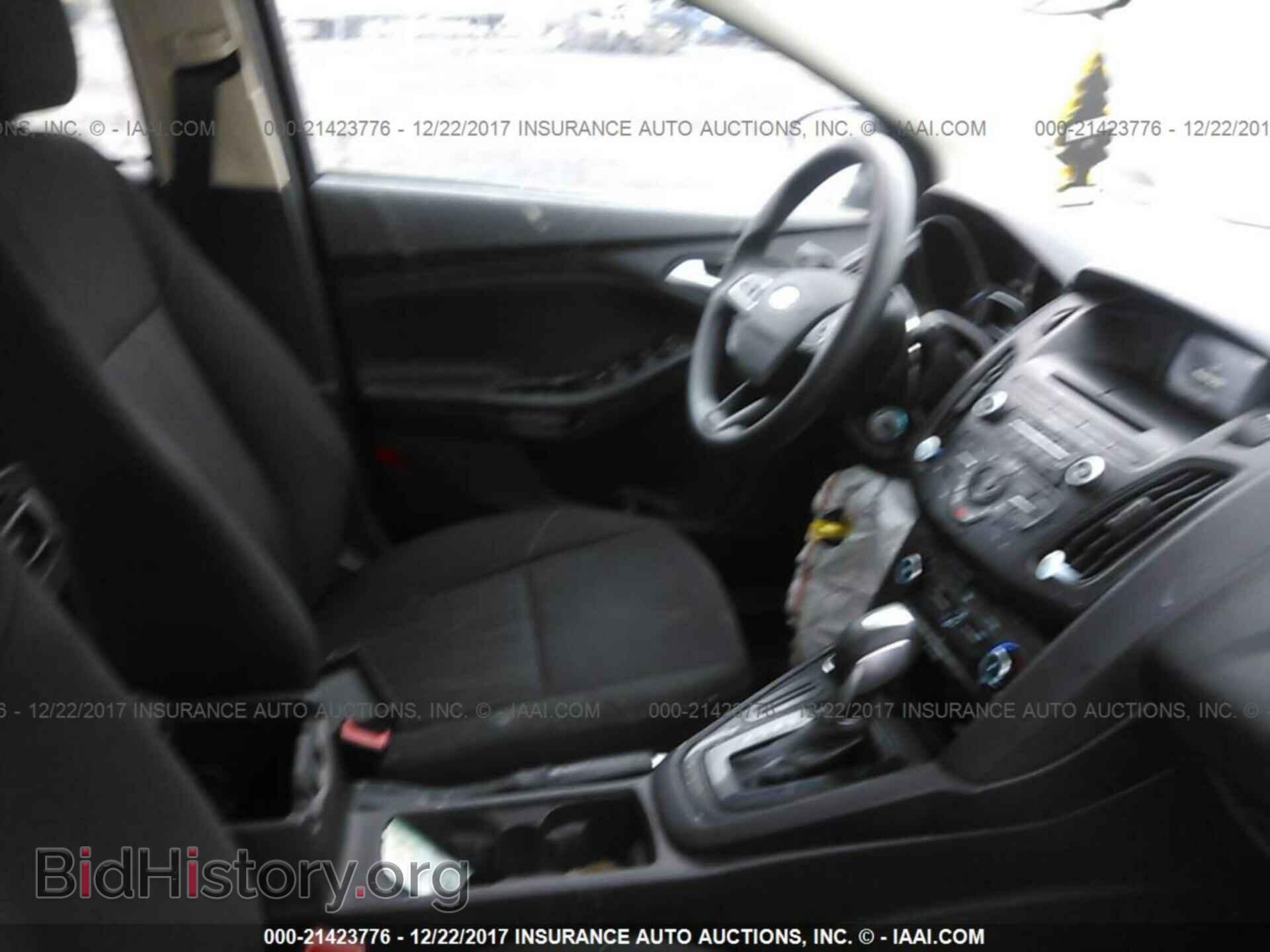2016 Ford Focus - VIN: 1FADP3F24GL200806 - Photo 5
