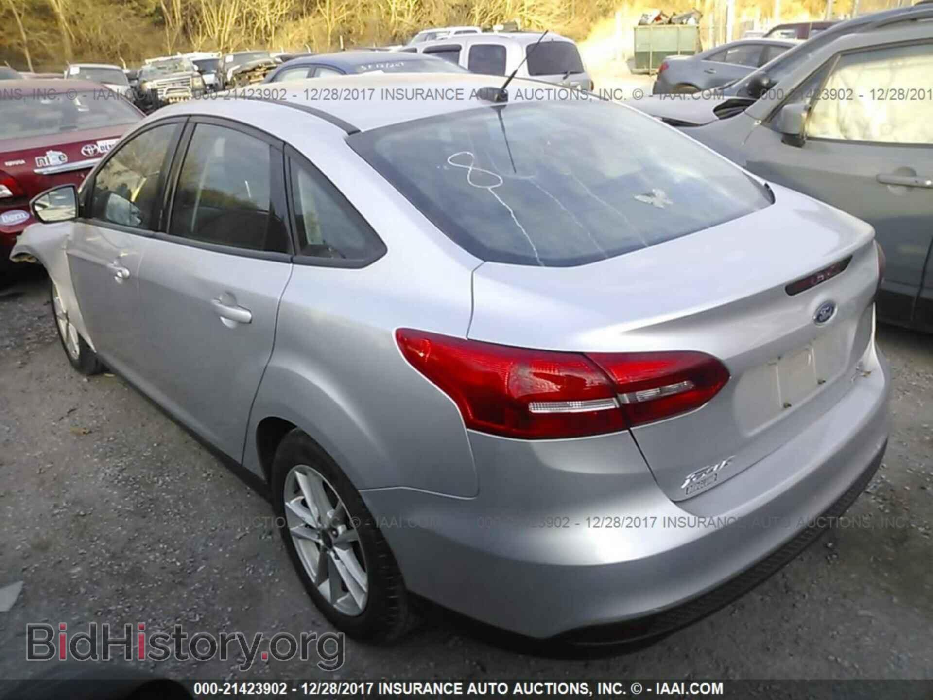 2016 Ford Focus - VIN: 1FADP3F27GL296835 - Photo 3