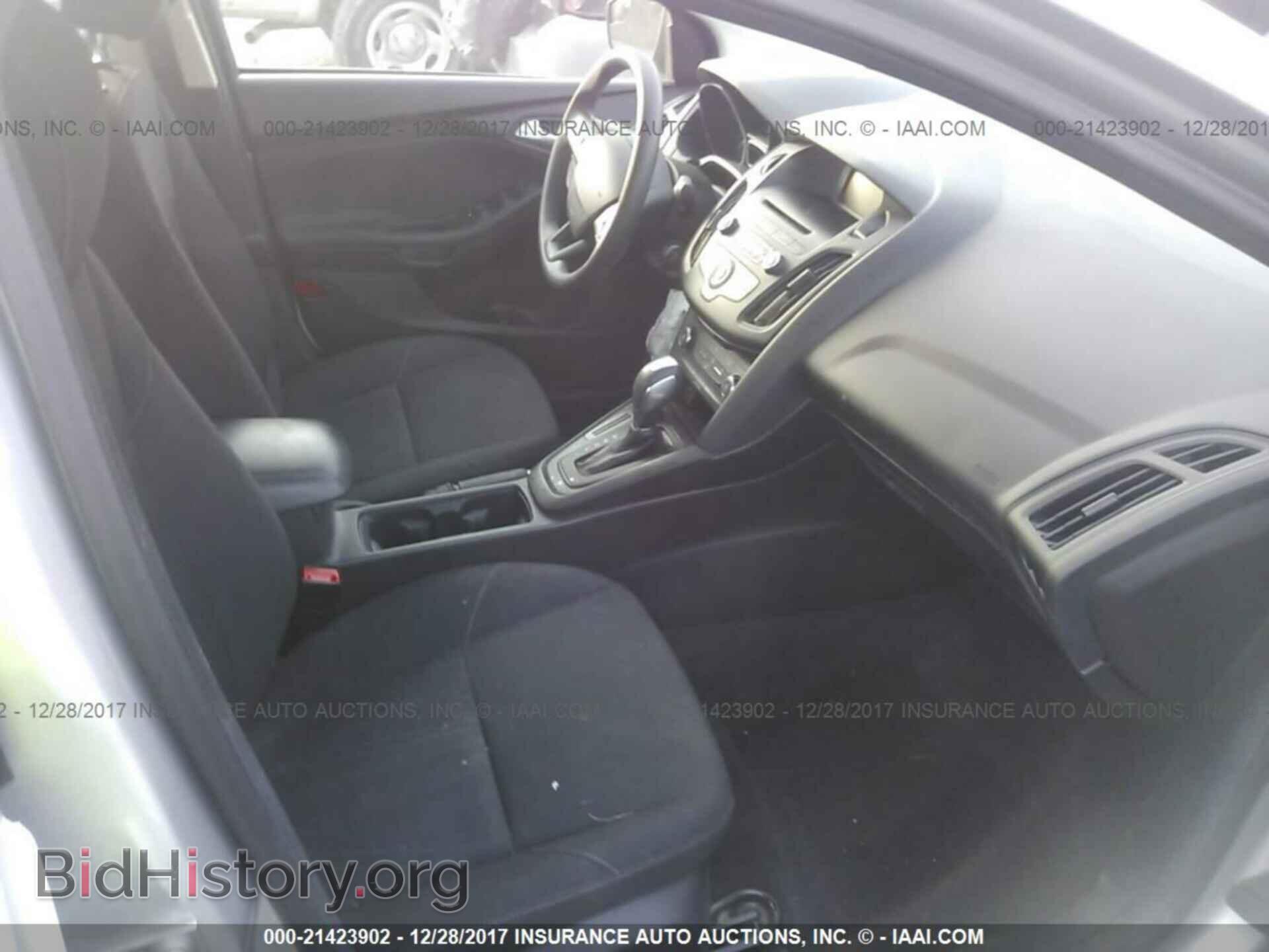 2016 Ford Focus - VIN: 1FADP3F27GL296835 - Photo 5