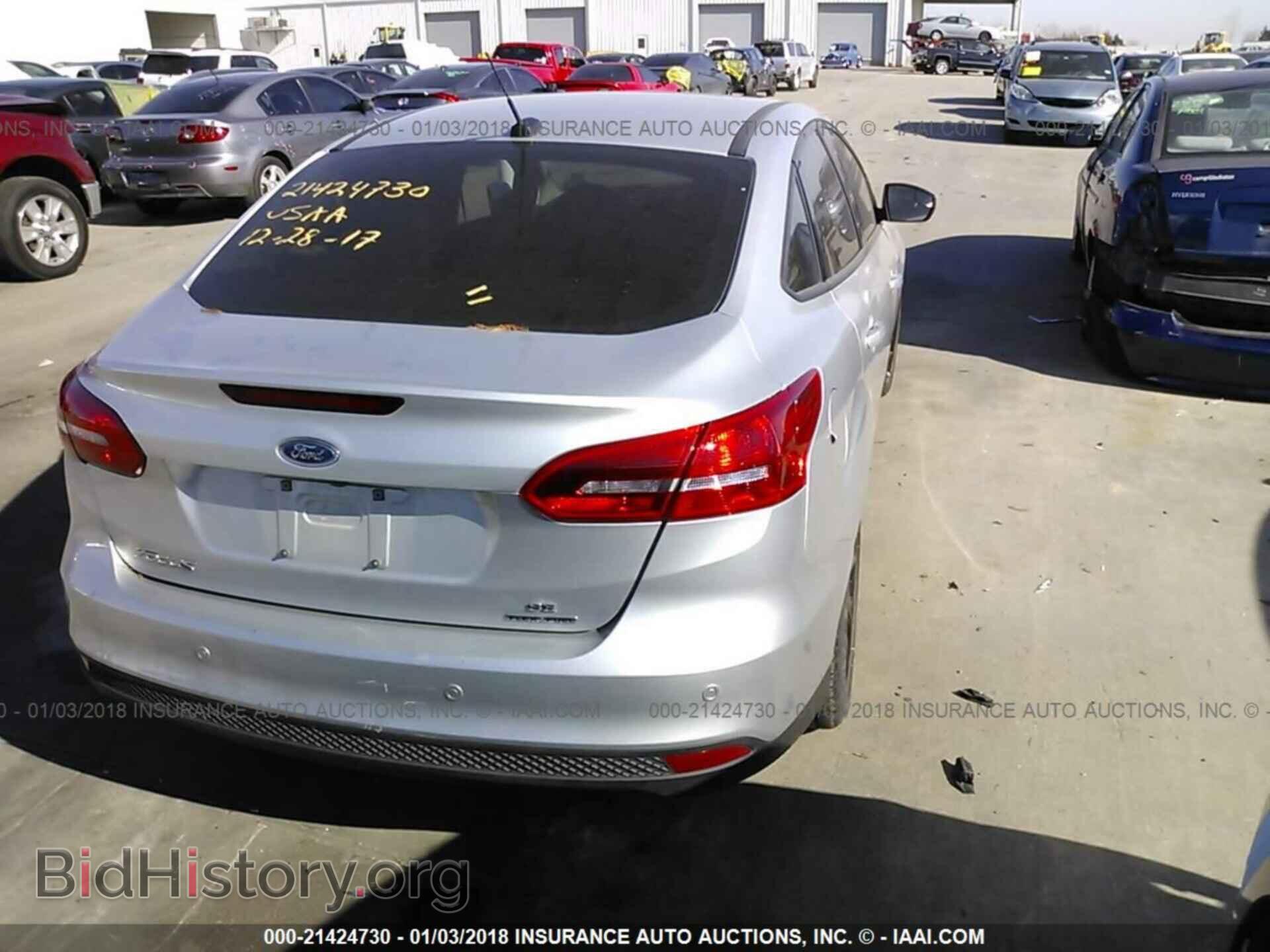 2016 Ford Focus - VIN: 1FADP3F25GL387151 - Photo 4