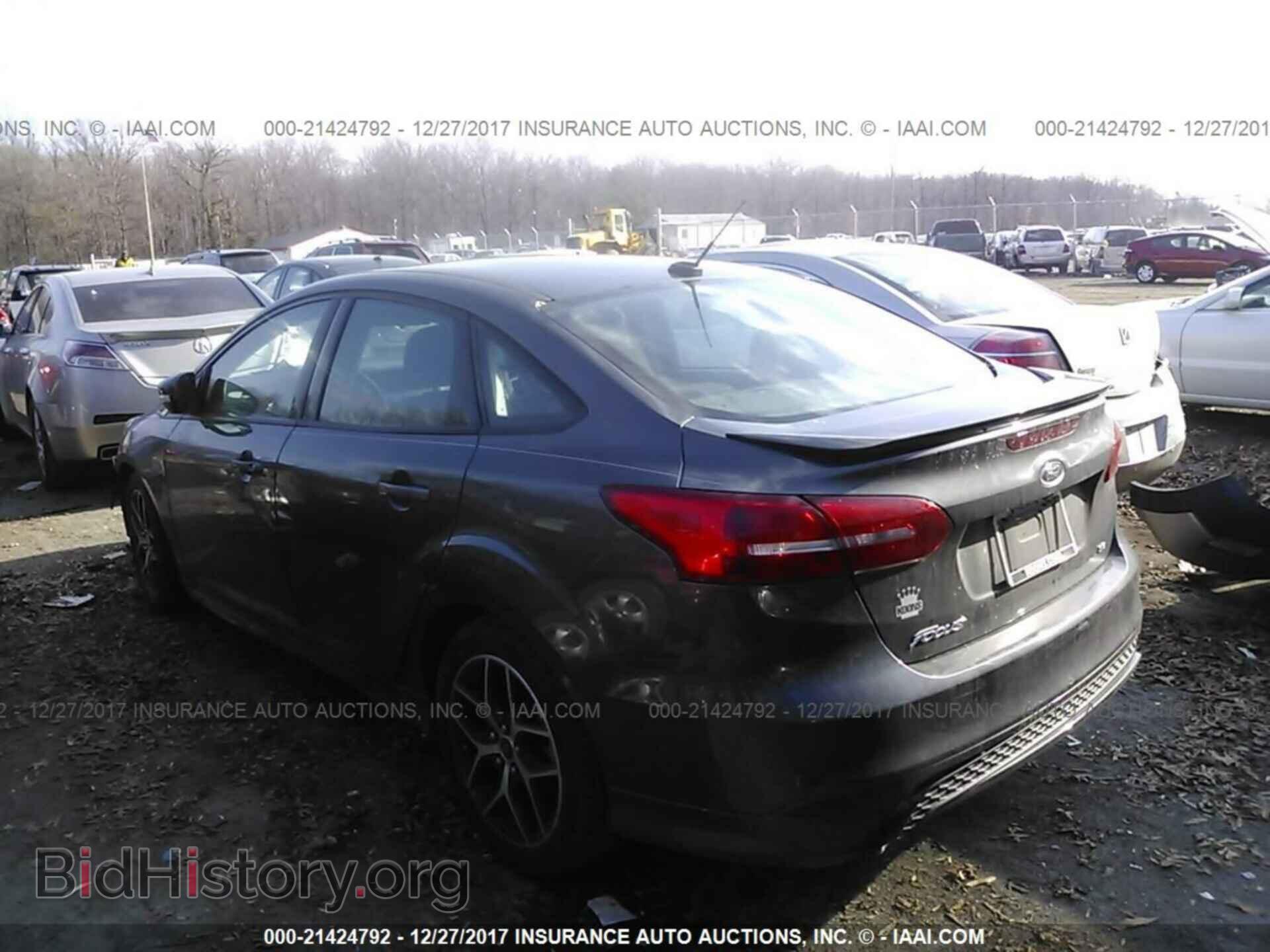2015 Ford Focus - VIN: 1FADP3F2XFL228334 - Photo 3