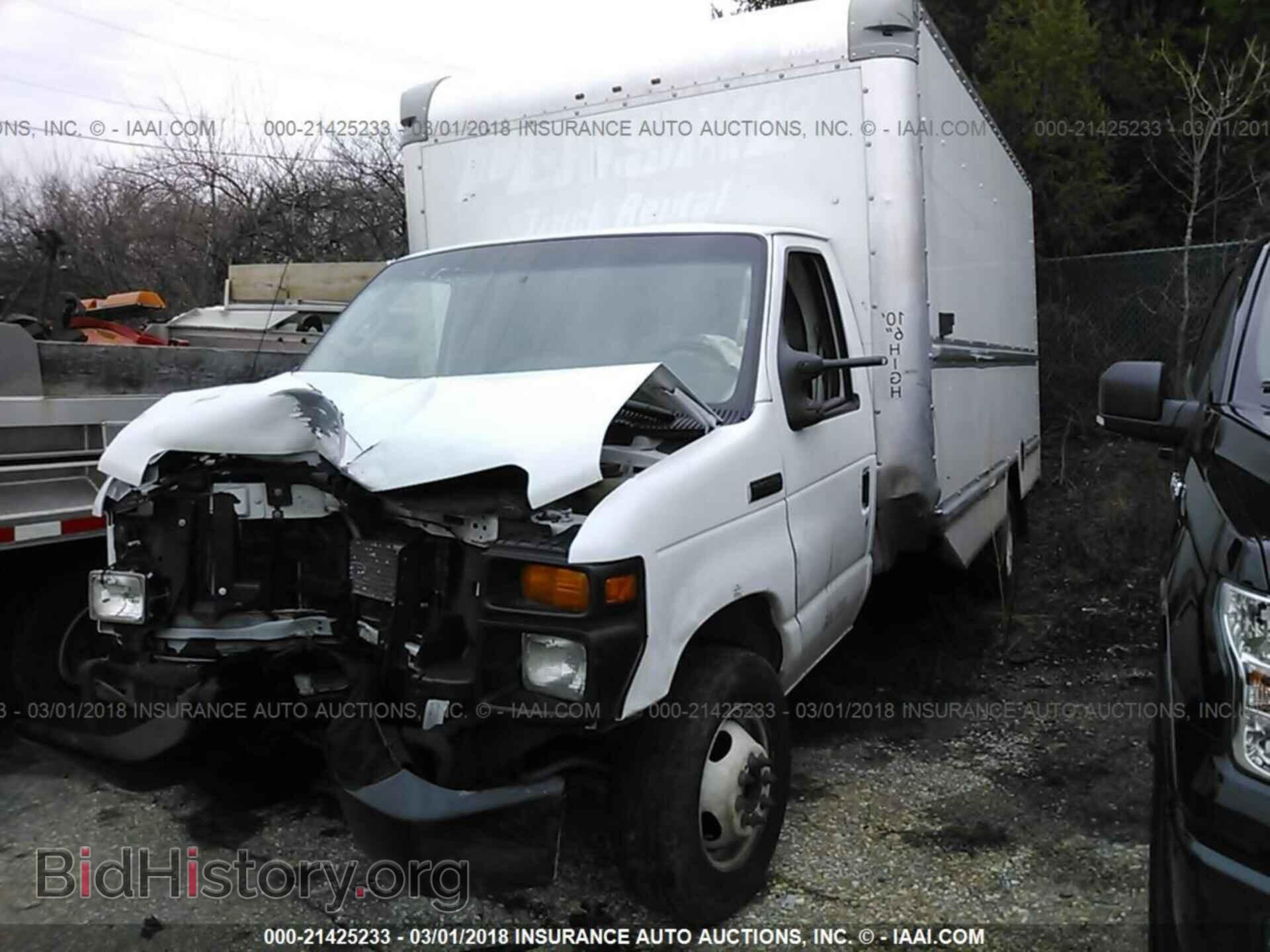 2015 Ford Econoline - VIN: 1FDWE3FS2FDA21290 - Фото 2