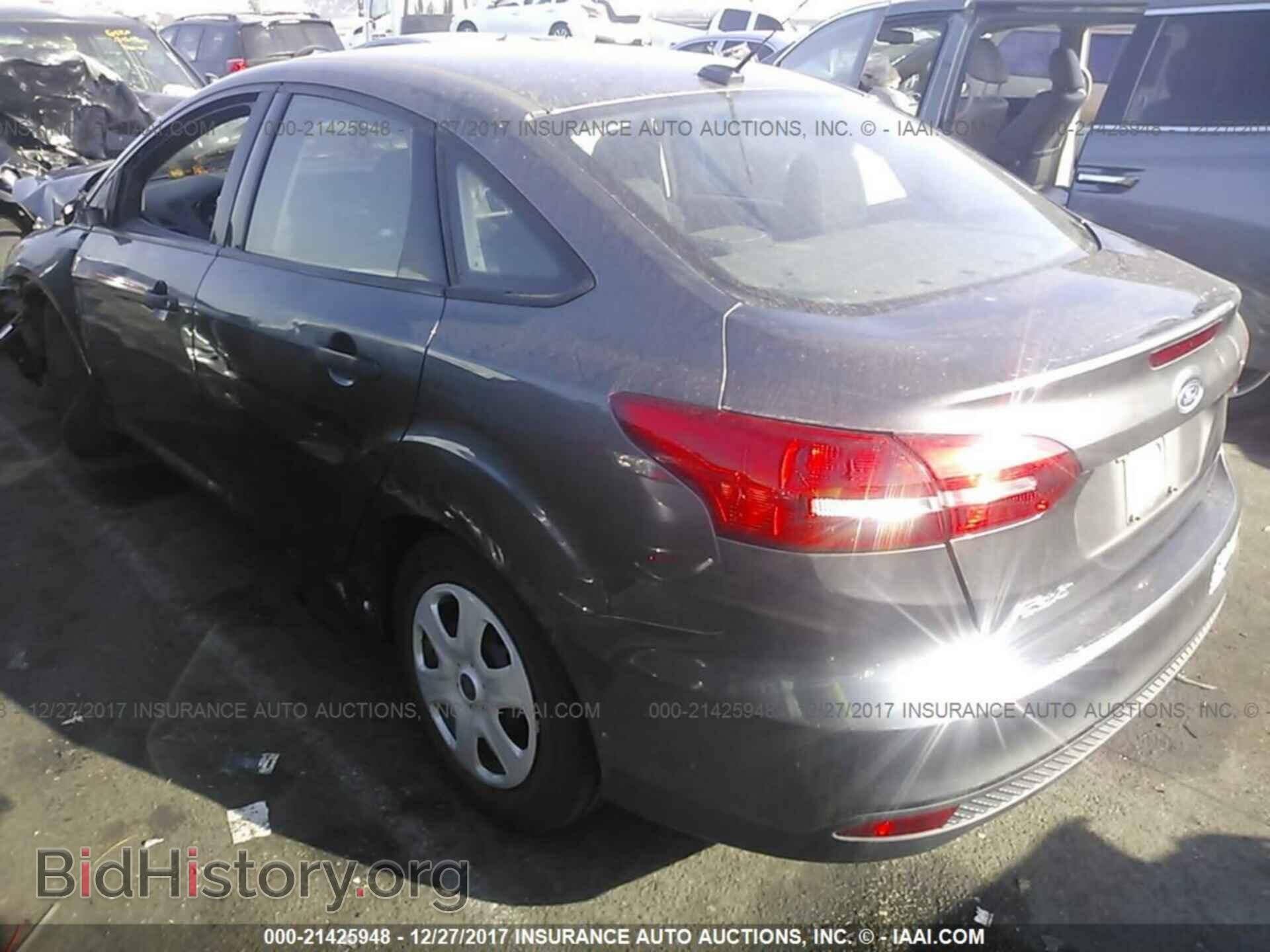 2015 Ford Focus - VIN: 1FADP3E20FL221121 - Photo 3