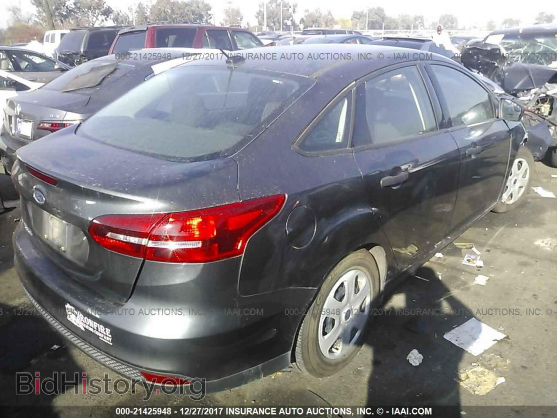 2015 Ford Focus - VIN: 1FADP3E20FL221121 - Photo 4