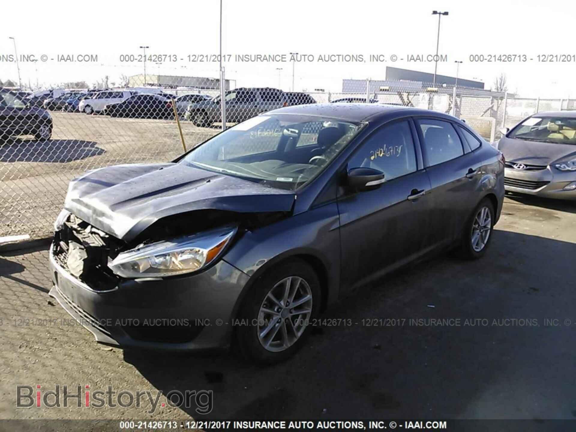 2016 Ford Focus - VIN: 1FADP3F26GL238327 - Photo 2