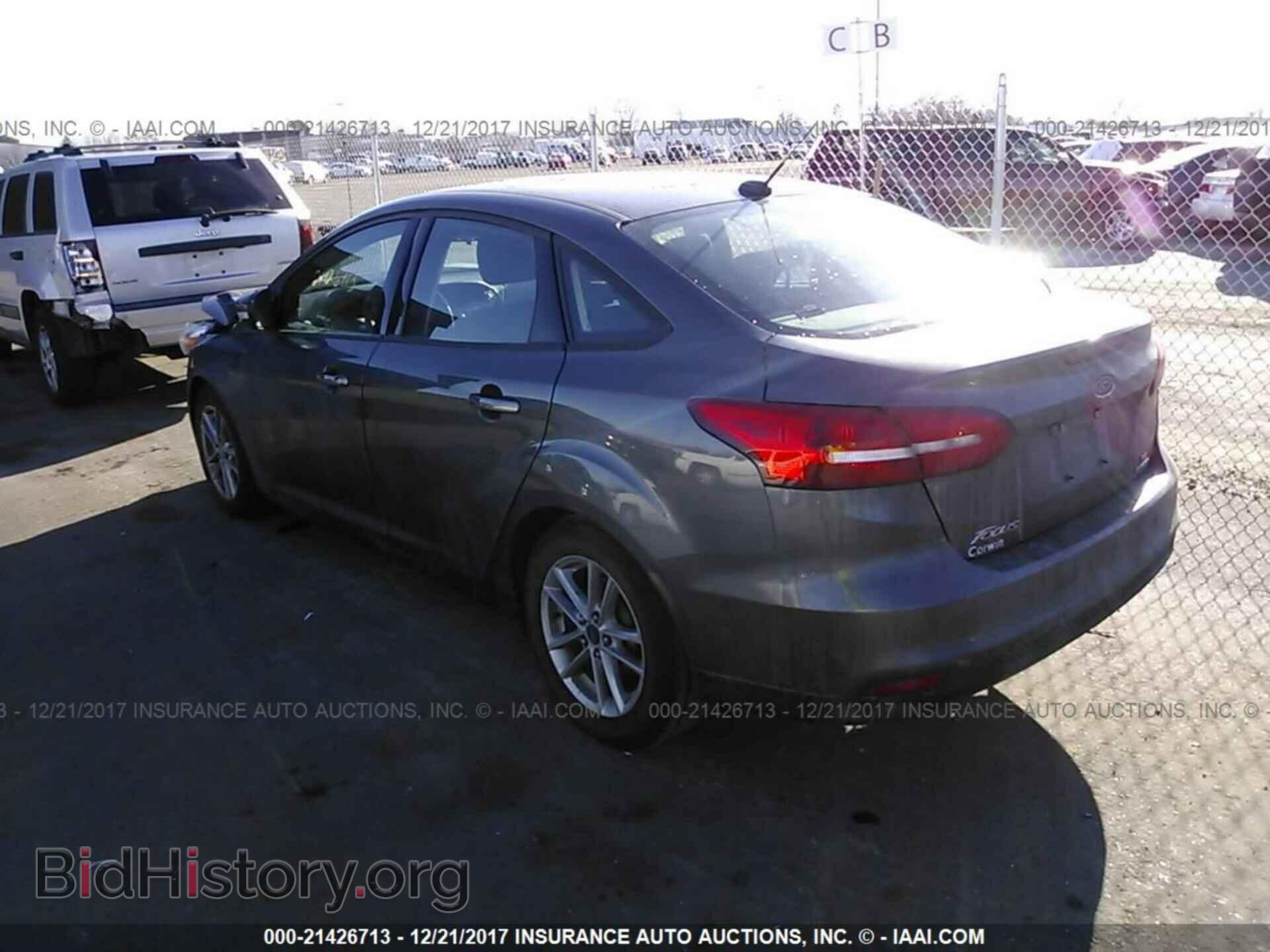 2016 Ford Focus - VIN: 1FADP3F26GL238327 - Photo 3