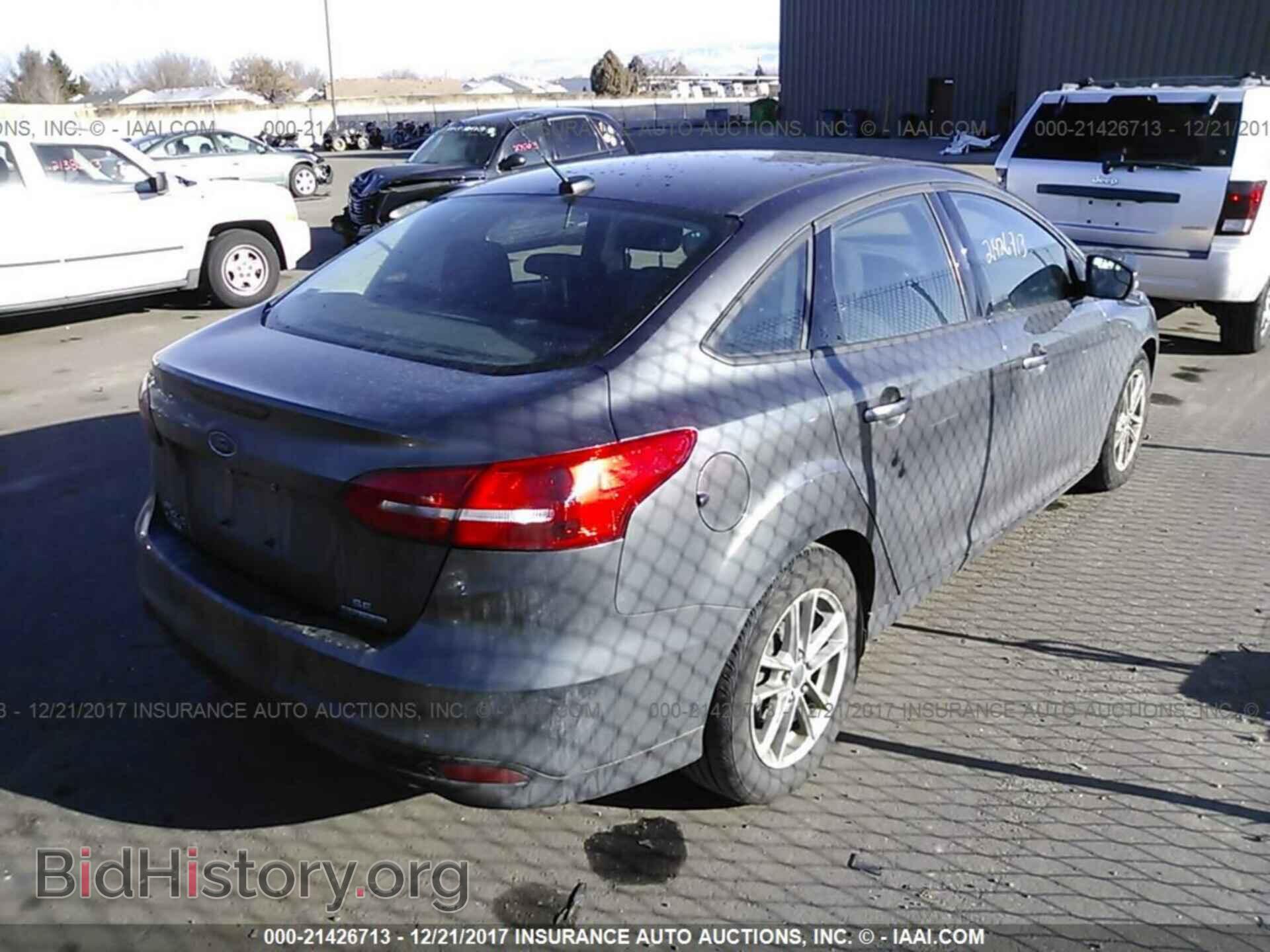 2016 Ford Focus - VIN: 1FADP3F26GL238327 - Photo 4