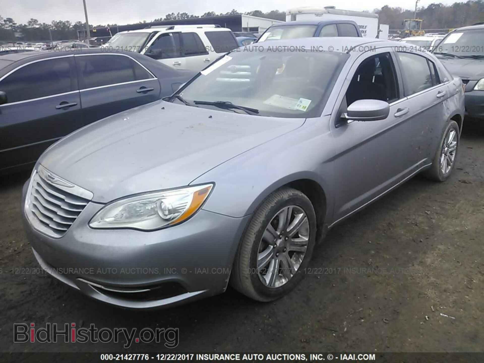 2013 Chrysler 200 - VIN: 1C3CCBBB4DN554332 - Фото 2