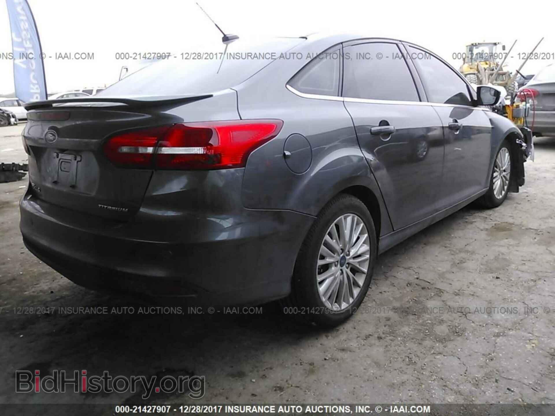 2017 Ford Focus - VIN: 1FADP3J23HL238648 - Photo 4