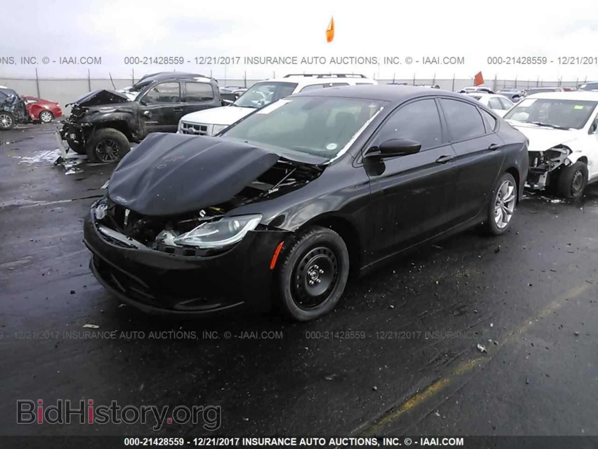 2016 Chrysler 200 - VIN: 1C3CCCBB7GN157885 - Photo 2