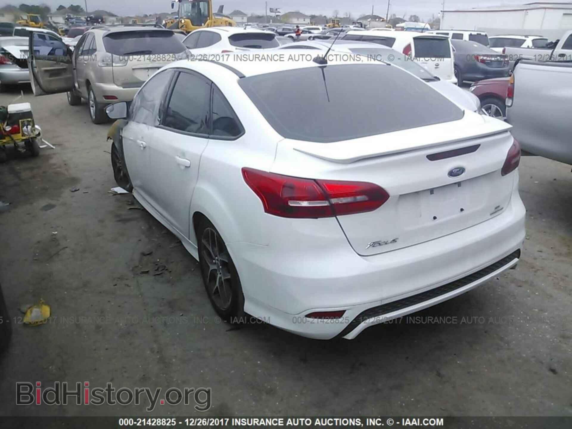 2016 Ford Focus - VIN: 1FADP3F22GL244917 - Photo 3