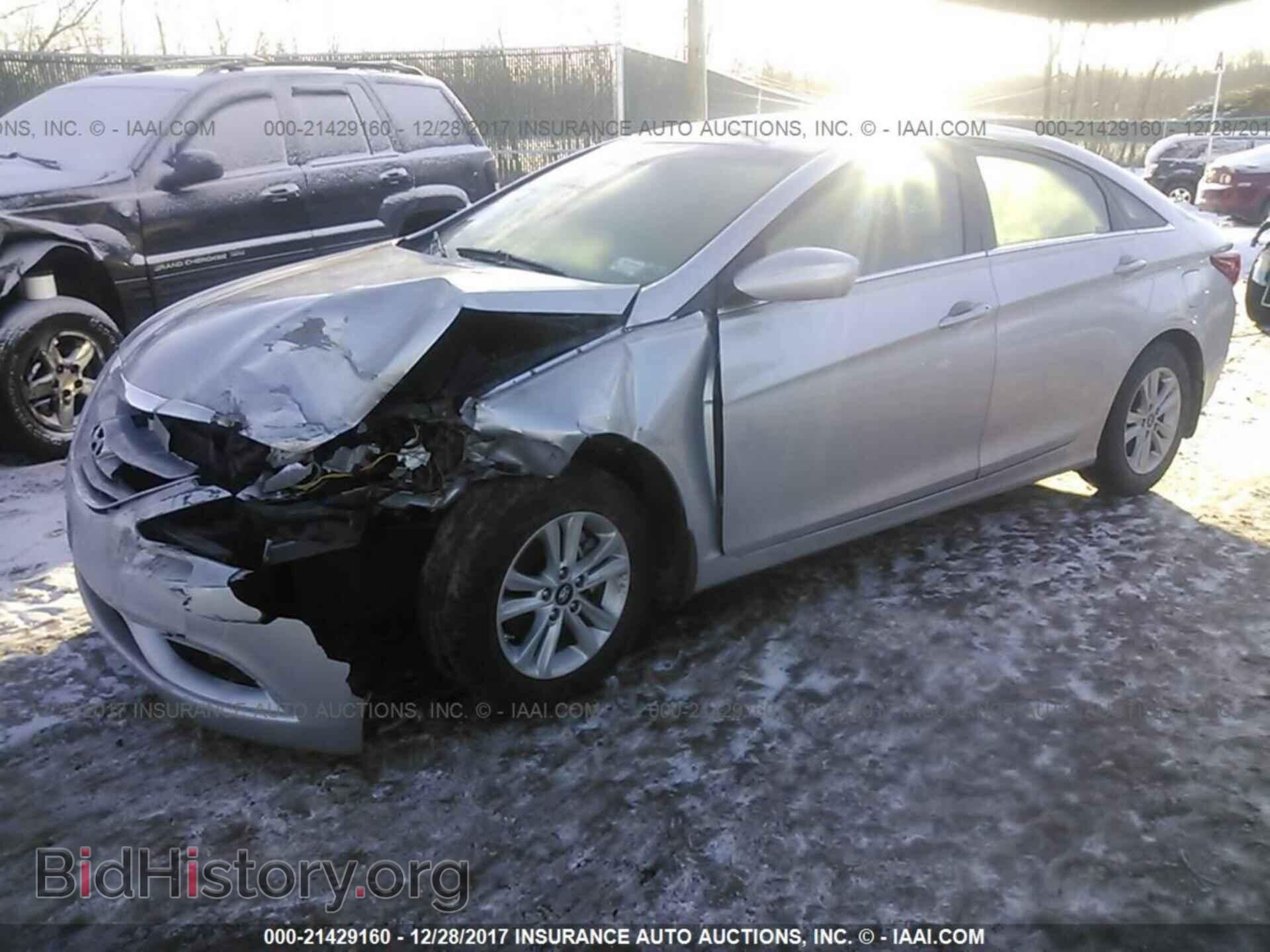 2012 Hyundai Sonata - VIN: 5NPEB4AC1CH377749 - Фото 2
