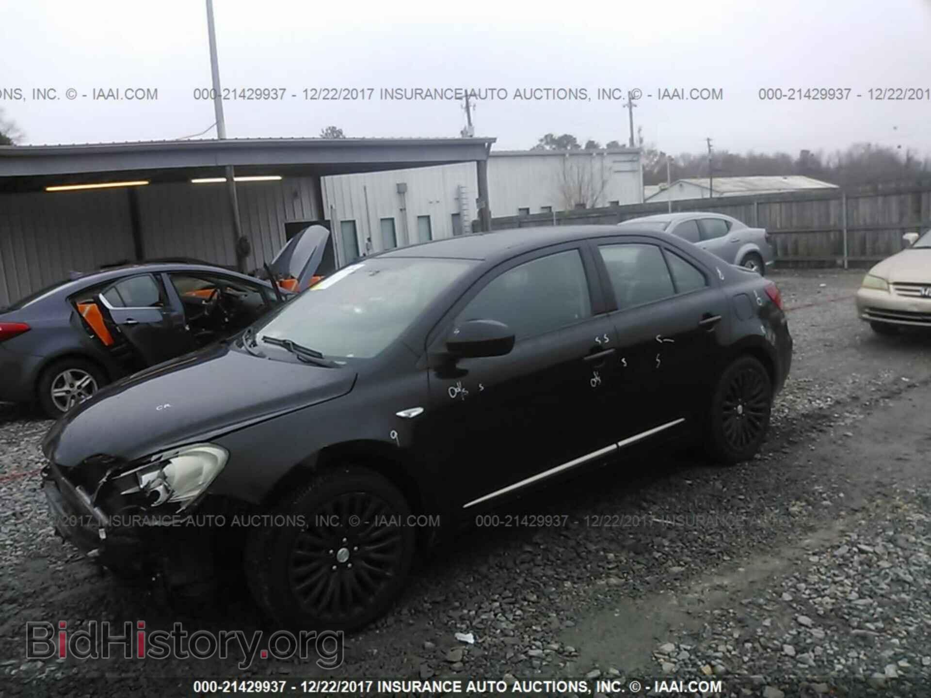 2012 Suzuki Kizashi - VIN: JS2RE9A35C6100625 - Photo 2