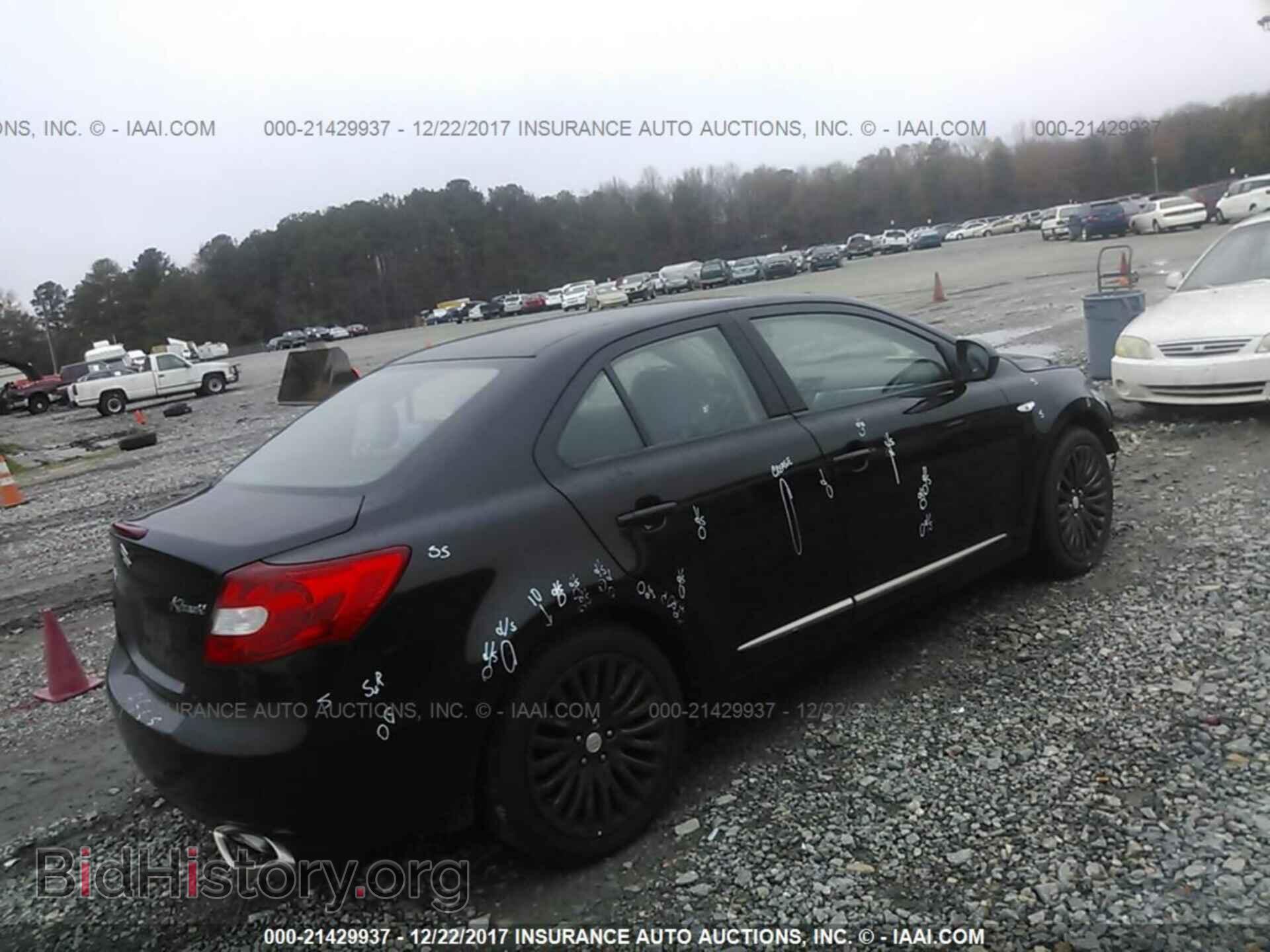2012 Suzuki Kizashi - VIN: JS2RE9A35C6100625 - Photo 4