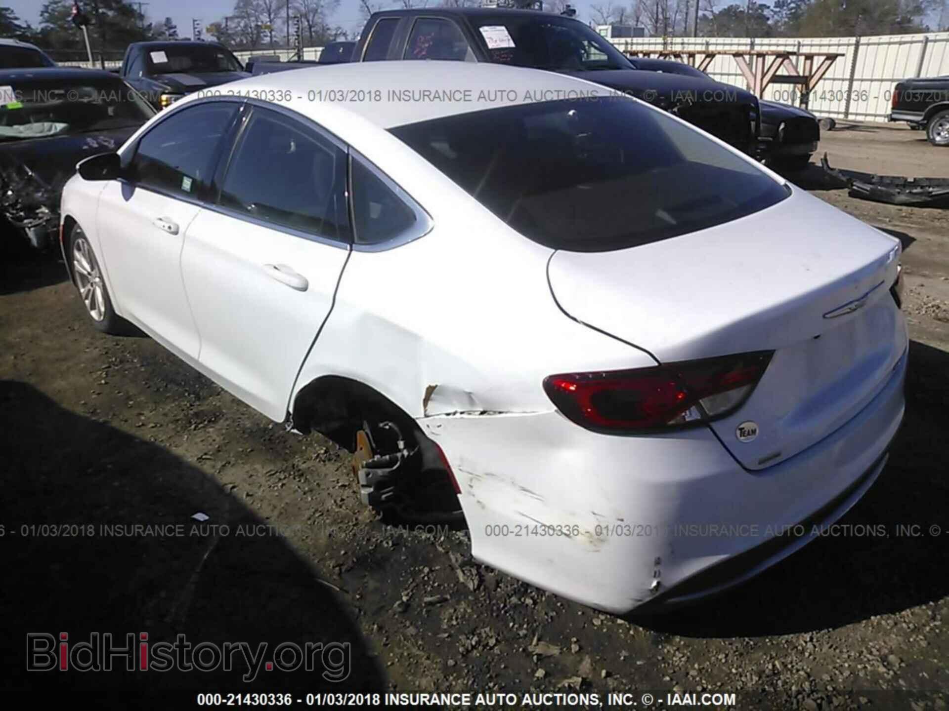 2015 Chrysler 200 - VIN: 1C3CCCAB3FN571097 - Photo 3