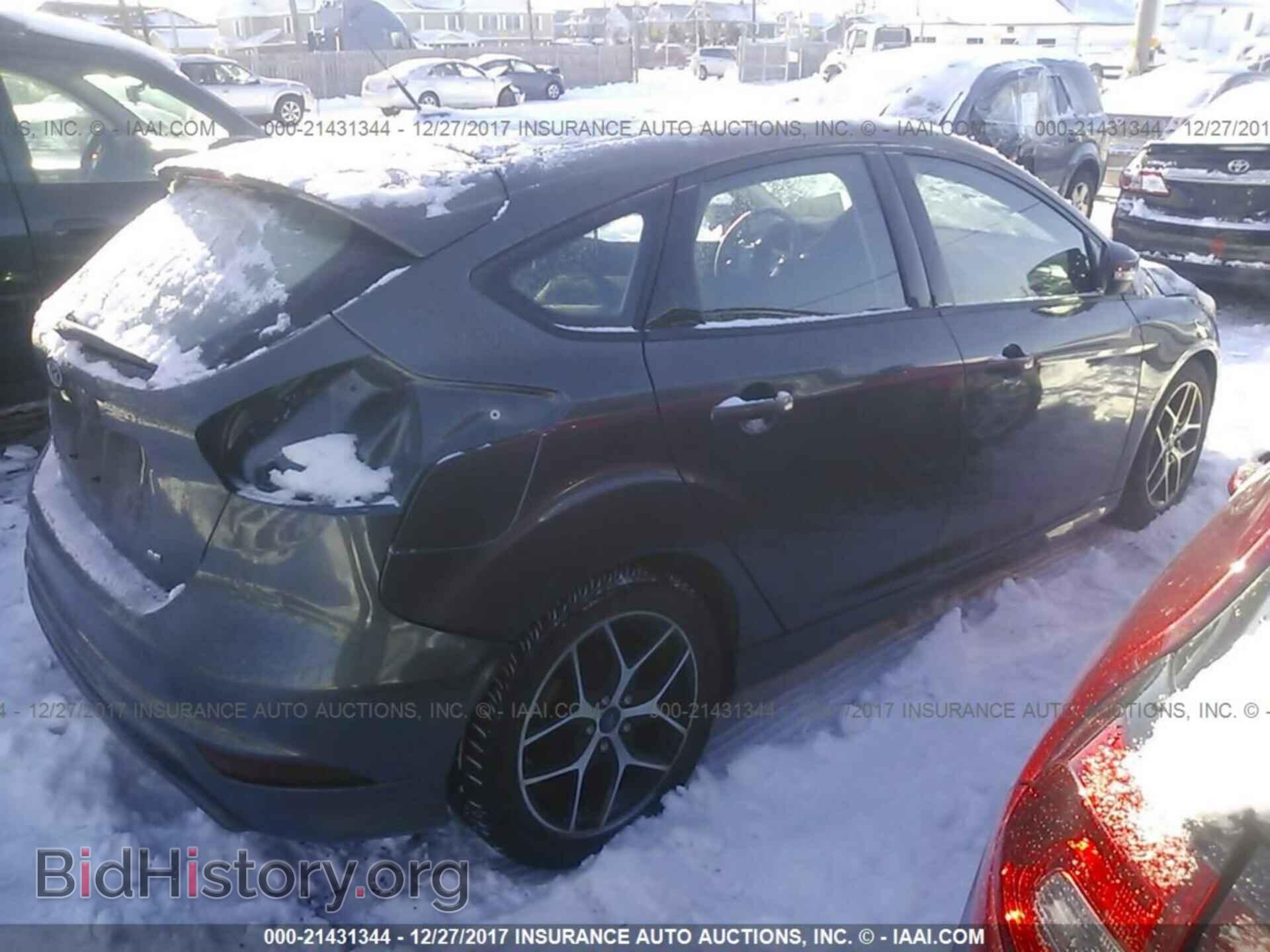2016 Ford Focus - VIN: 1FADP3K23GL224651 - Photo 4
