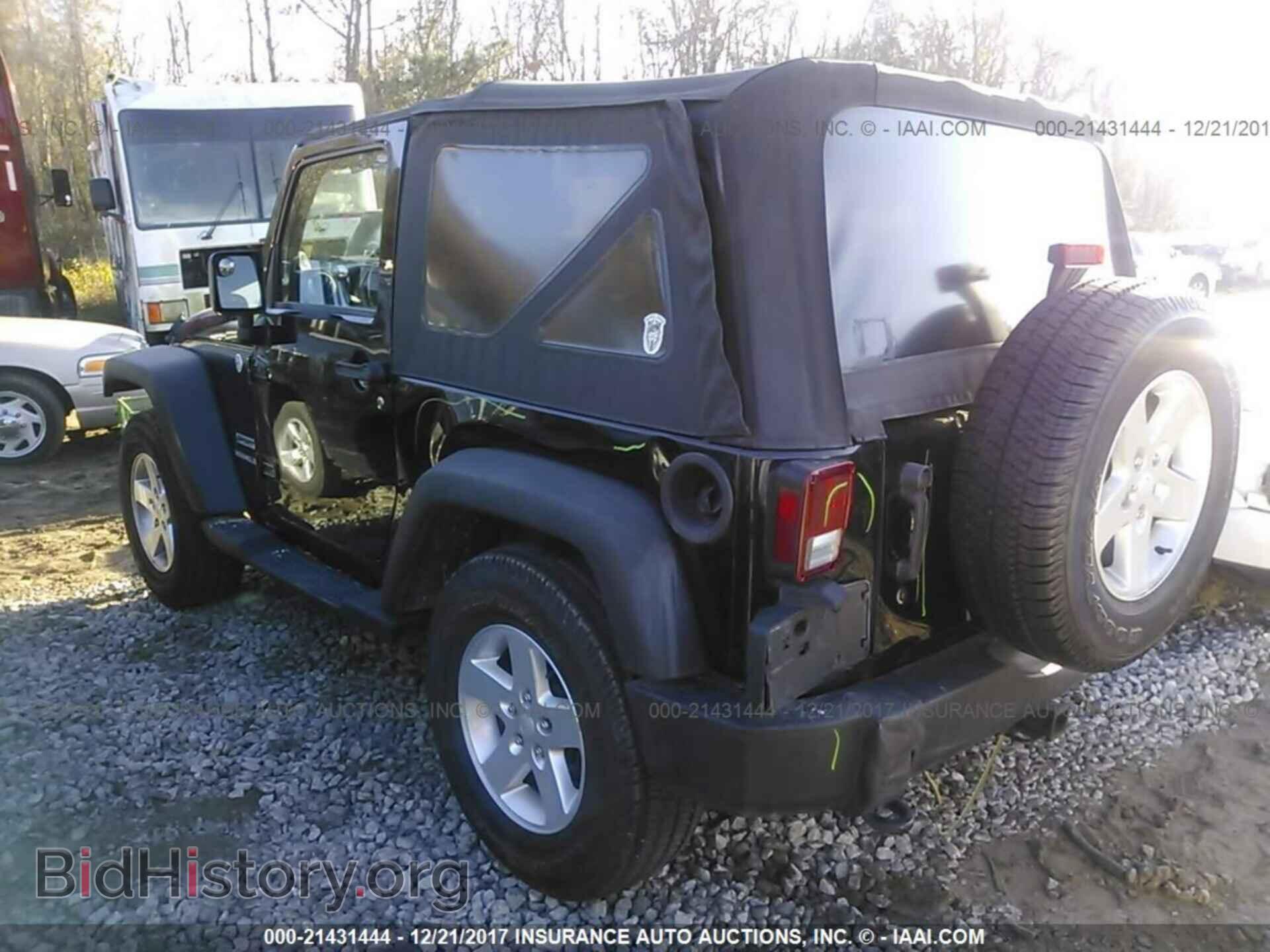 2011 Jeep Wrangler - VIN: 1J4AA2D19BL577962 - Фото 3