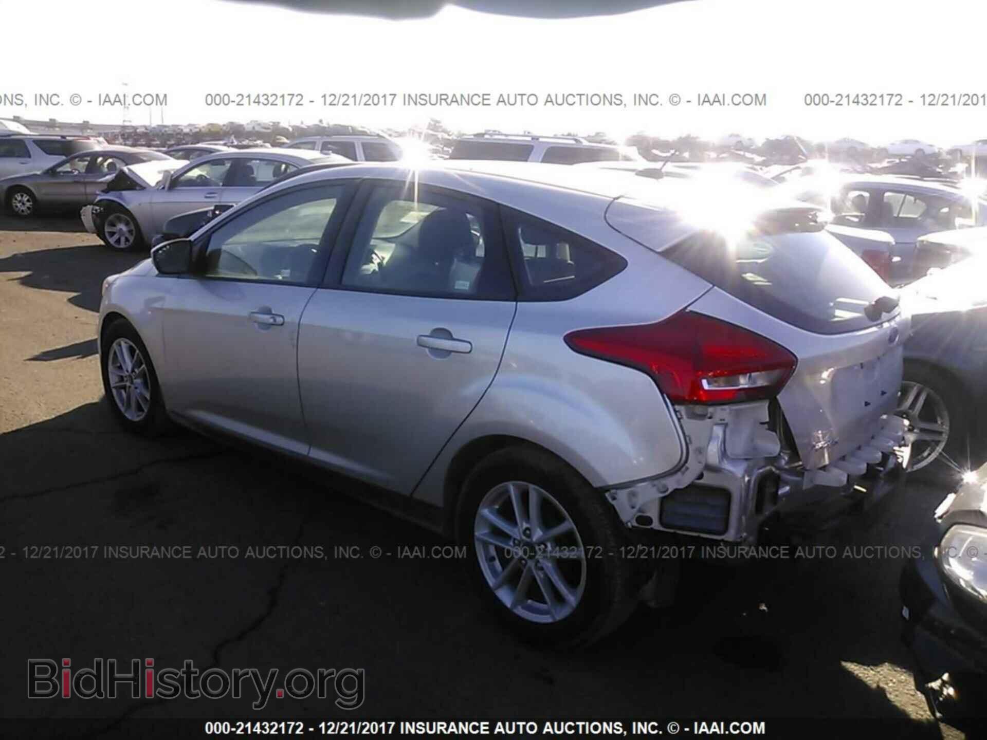 2017 Ford Focus - VIN: 1FADP3K24HL271673 - Photo 3