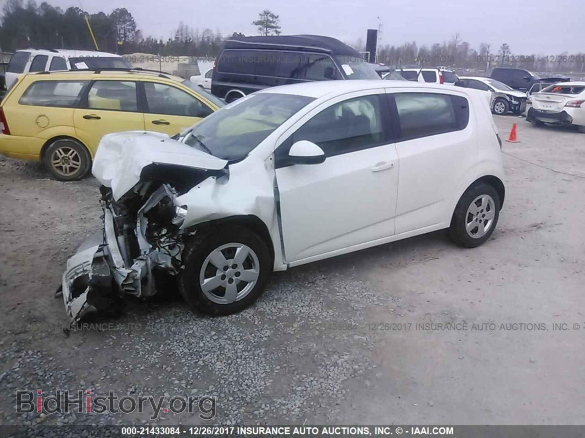 2014 Chevrolet Sonic - VIN: 1G1JA6SH9E4168932 - Фото 2