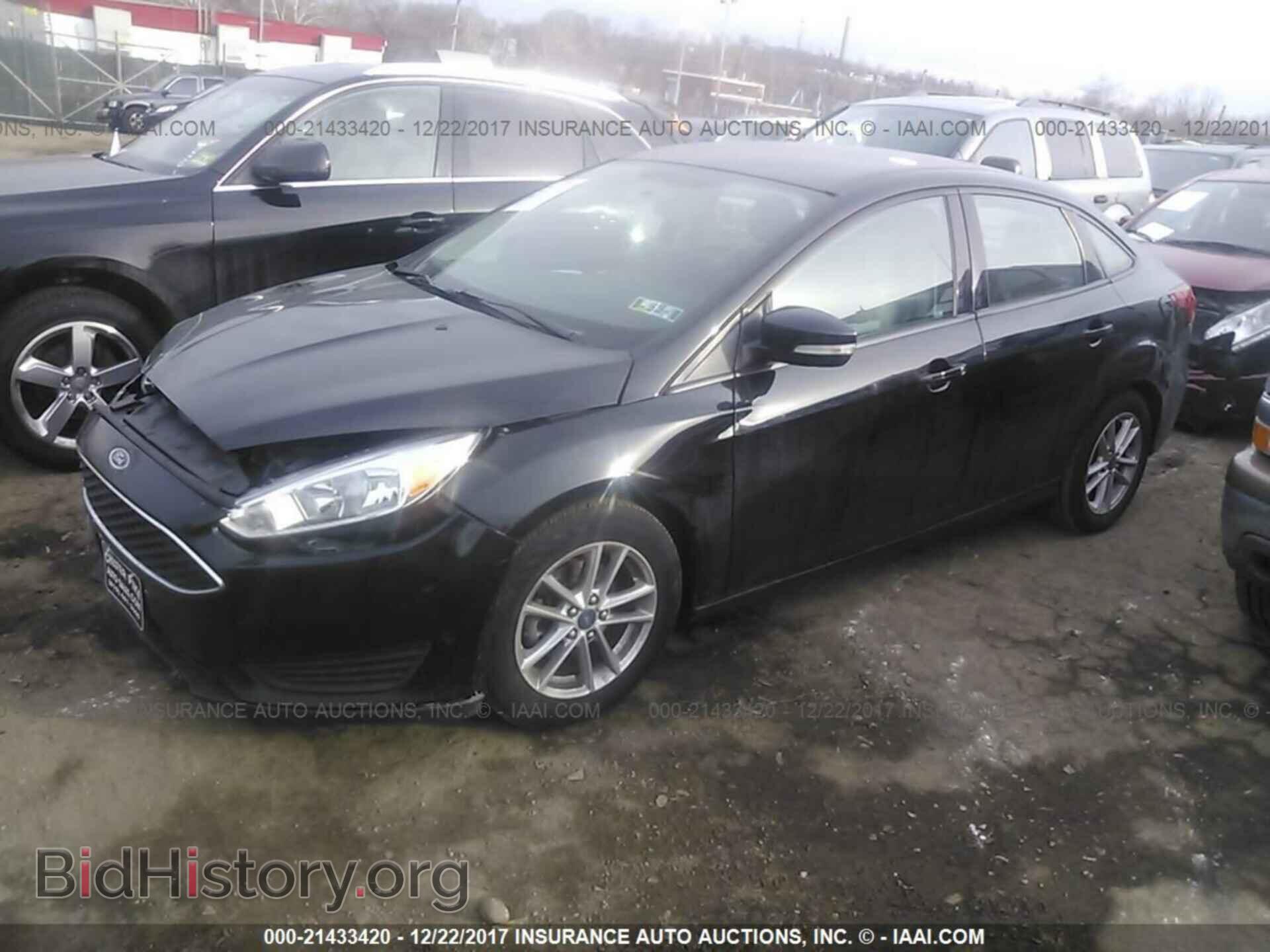 2016 Ford Focus - VIN: 1FADP3F22GL235571 - Photo 2