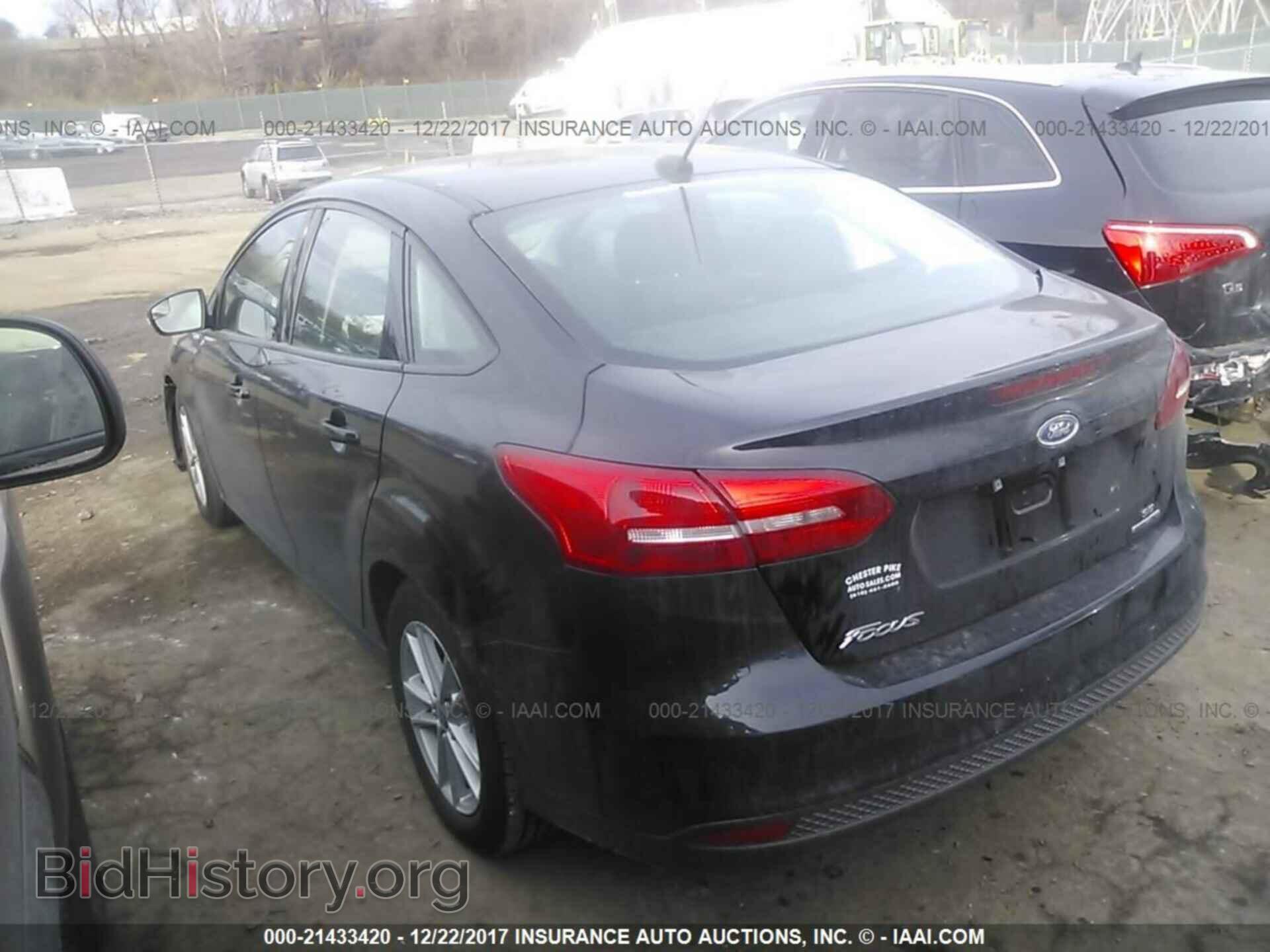 2016 Ford Focus - VIN: 1FADP3F22GL235571 - Photo 3