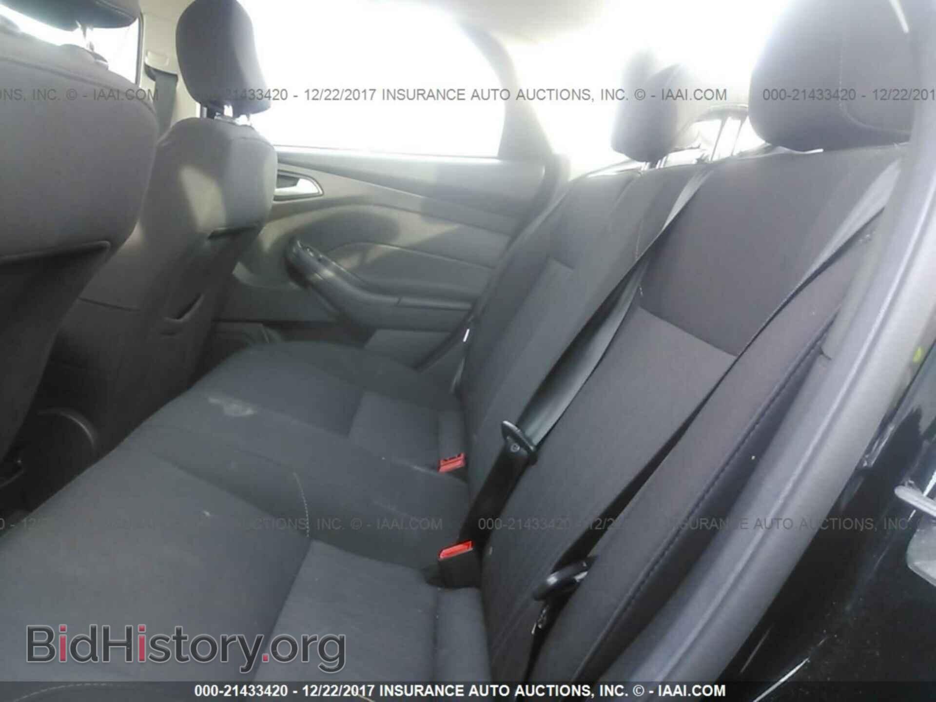 2016 Ford Focus - VIN: 1FADP3F22GL235571 - Photo 8