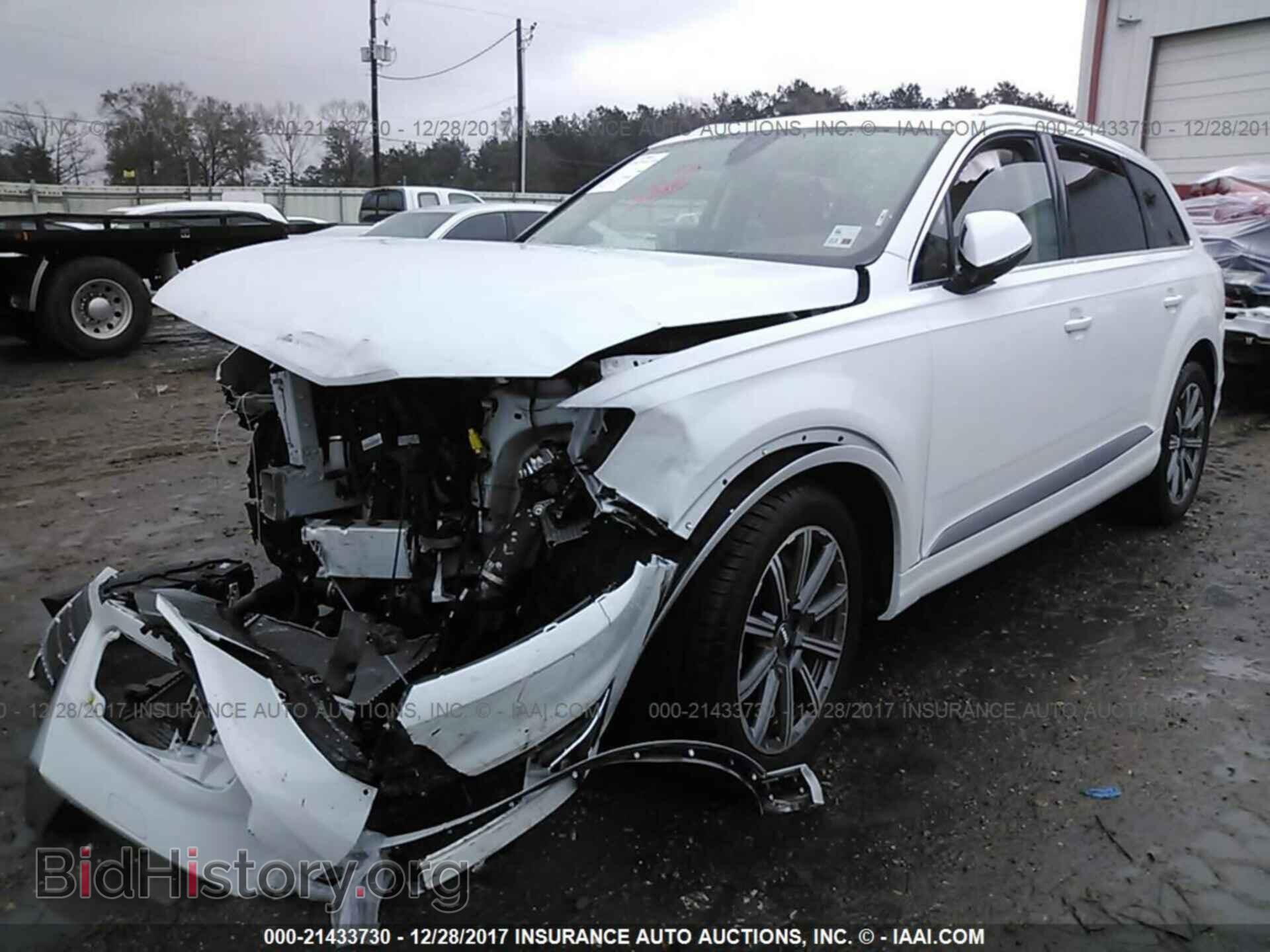 2017 Audi Q7 - VIN: WA1LHAF73HD042158 - Фото 2