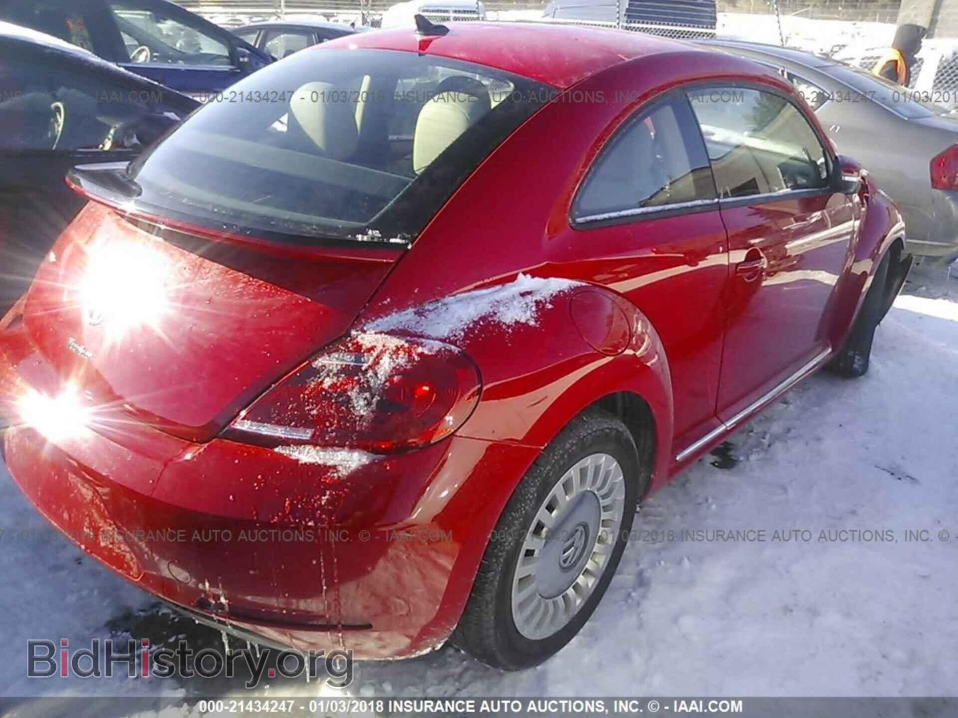 2016 Volkswagen Beetle - VIN: 3VWJ17AT9GM621034 - Фото 4