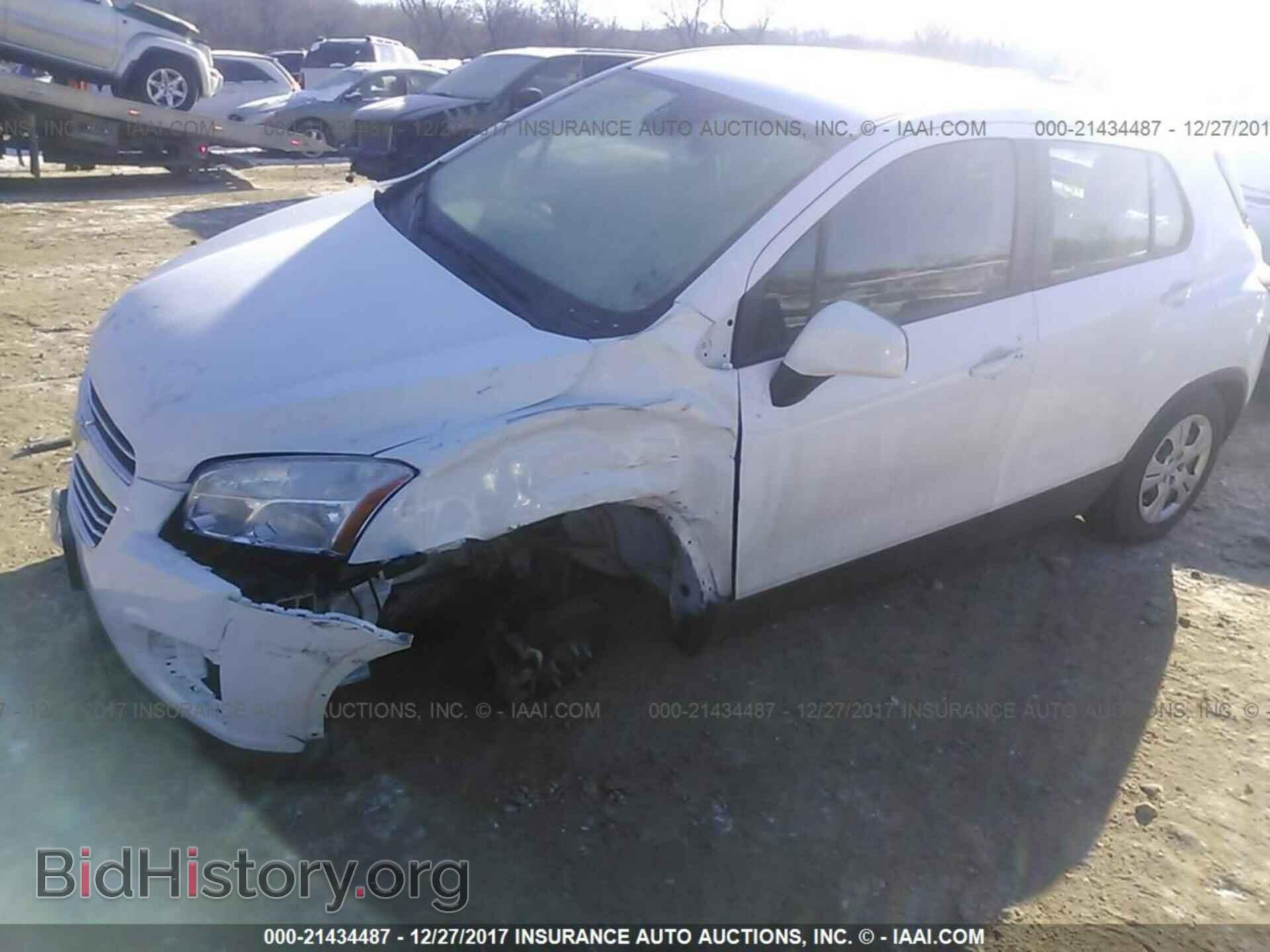 2016 Chevrolet Trax - VIN: 3GNCJKSB2GL129253 - Фото 2
