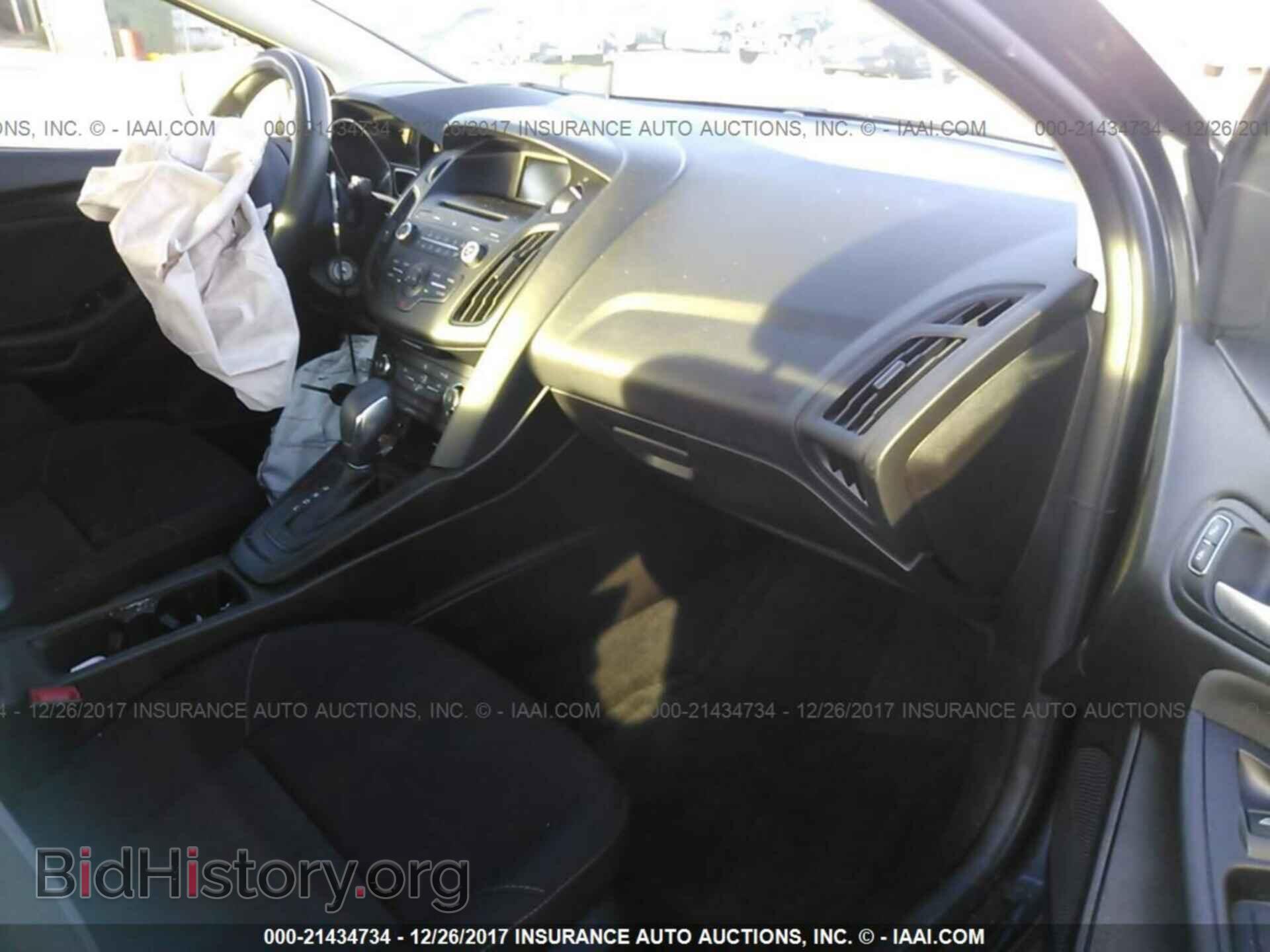 2017 Ford Focus - VIN: 1FADP3F2XHL262082 - Фото 5