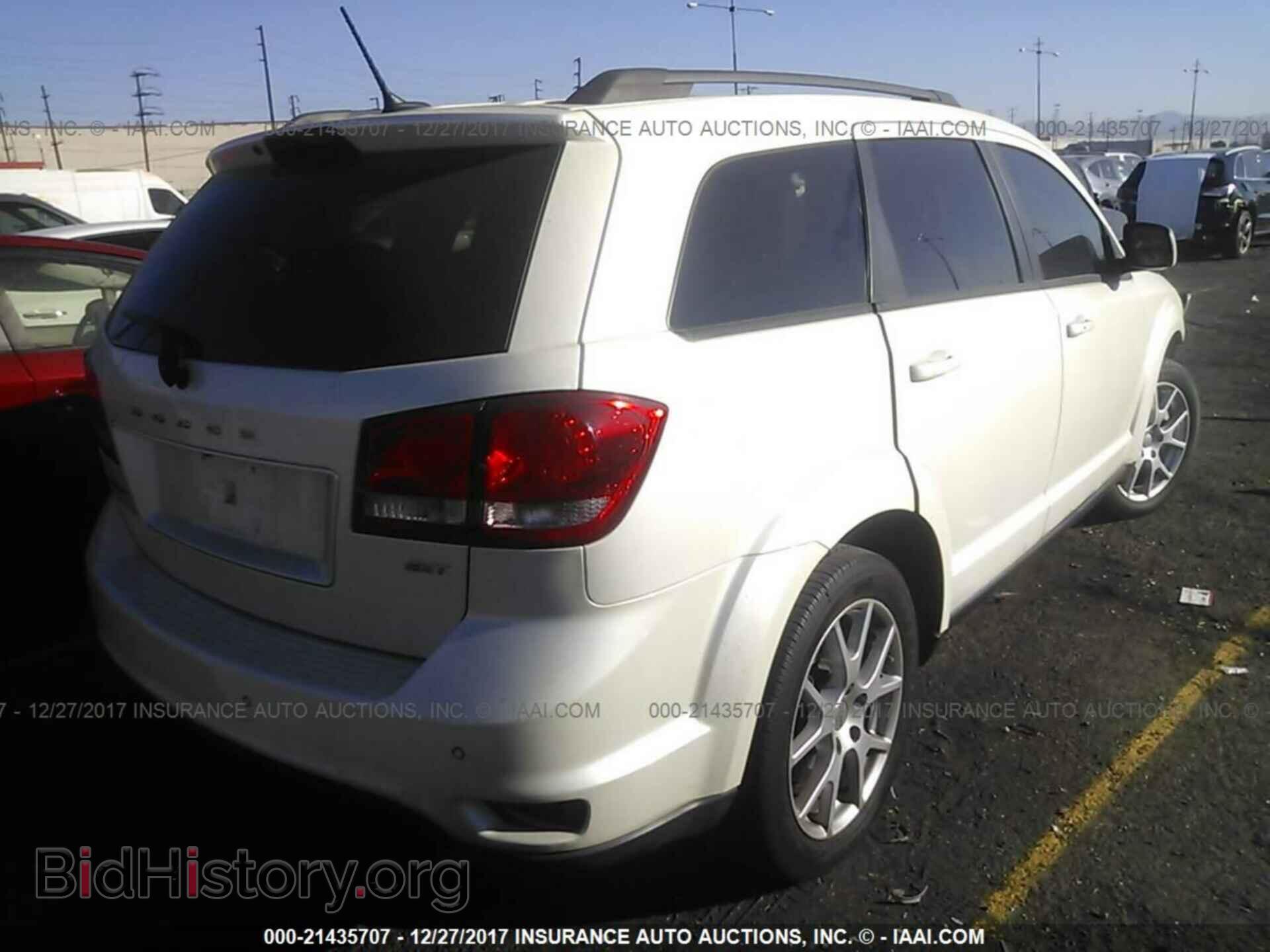 2015 Dodge Journey - VIN: 3C4PDCBG1FT744488 - Photo 4