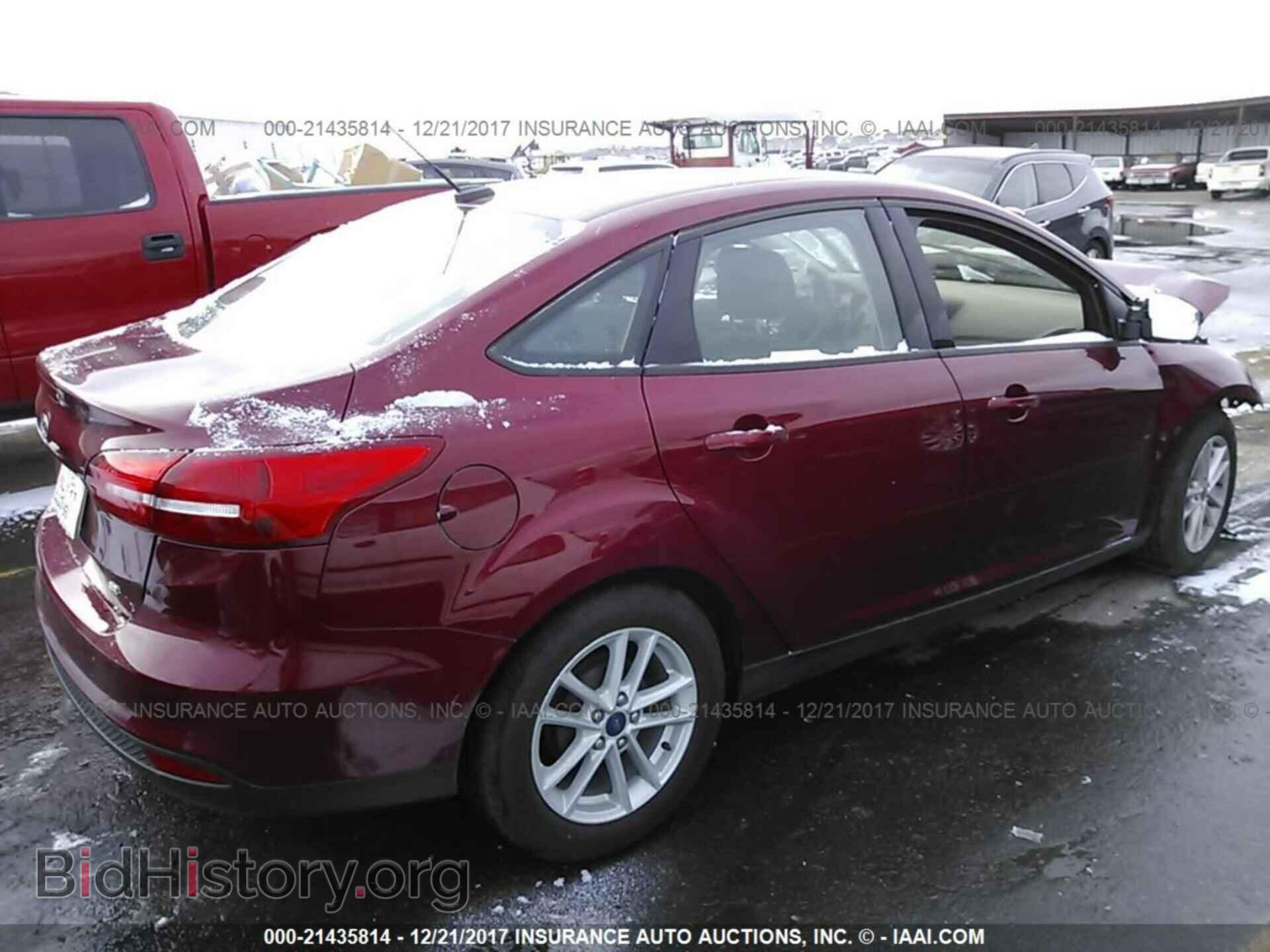 2017 Ford Focus - VIN: 1FADP3F24HL230129 - Photo 4