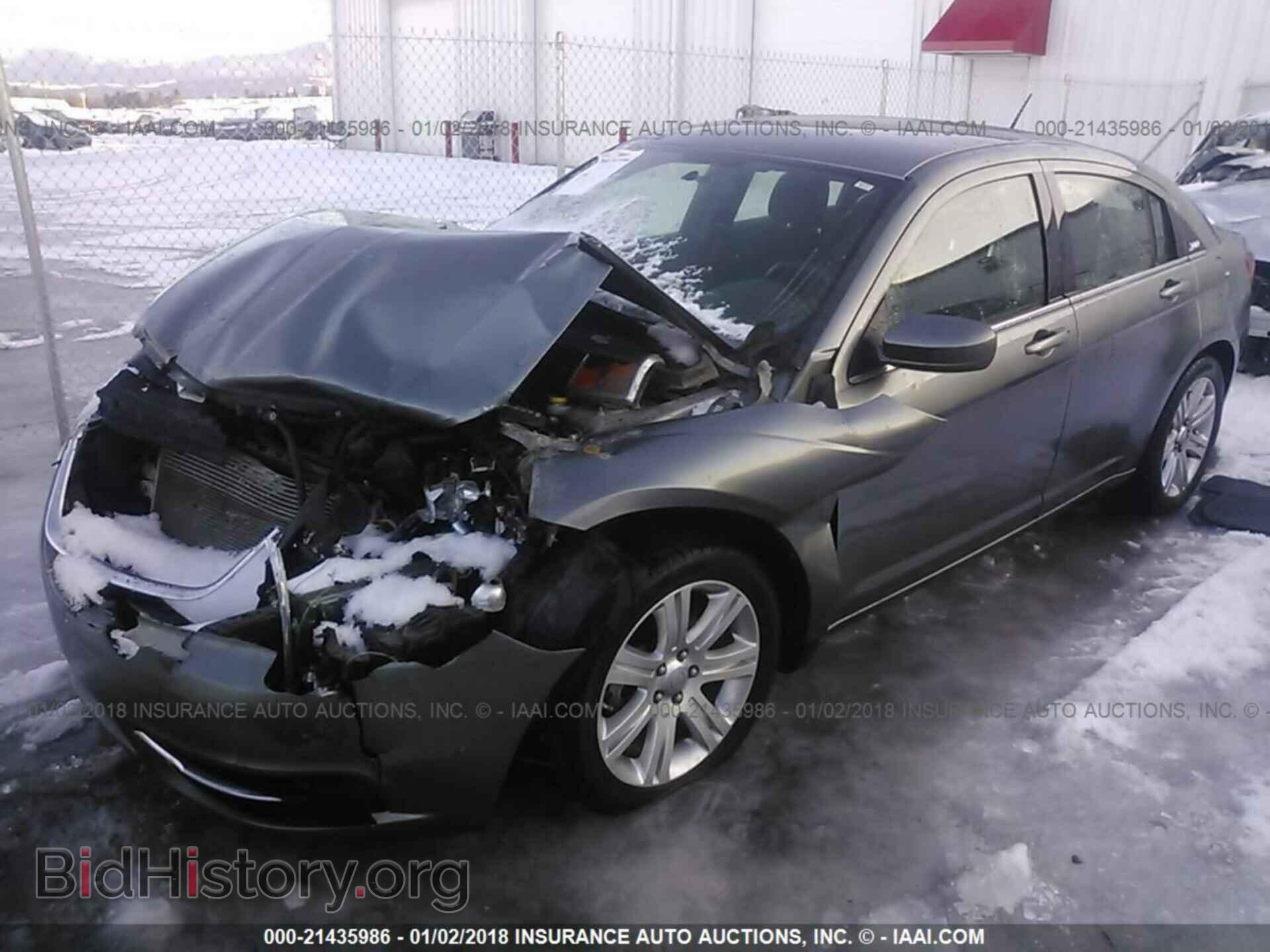 2013 Chrysler 200 - VIN: 1C3CCBAB7DN704614 - Photo 2