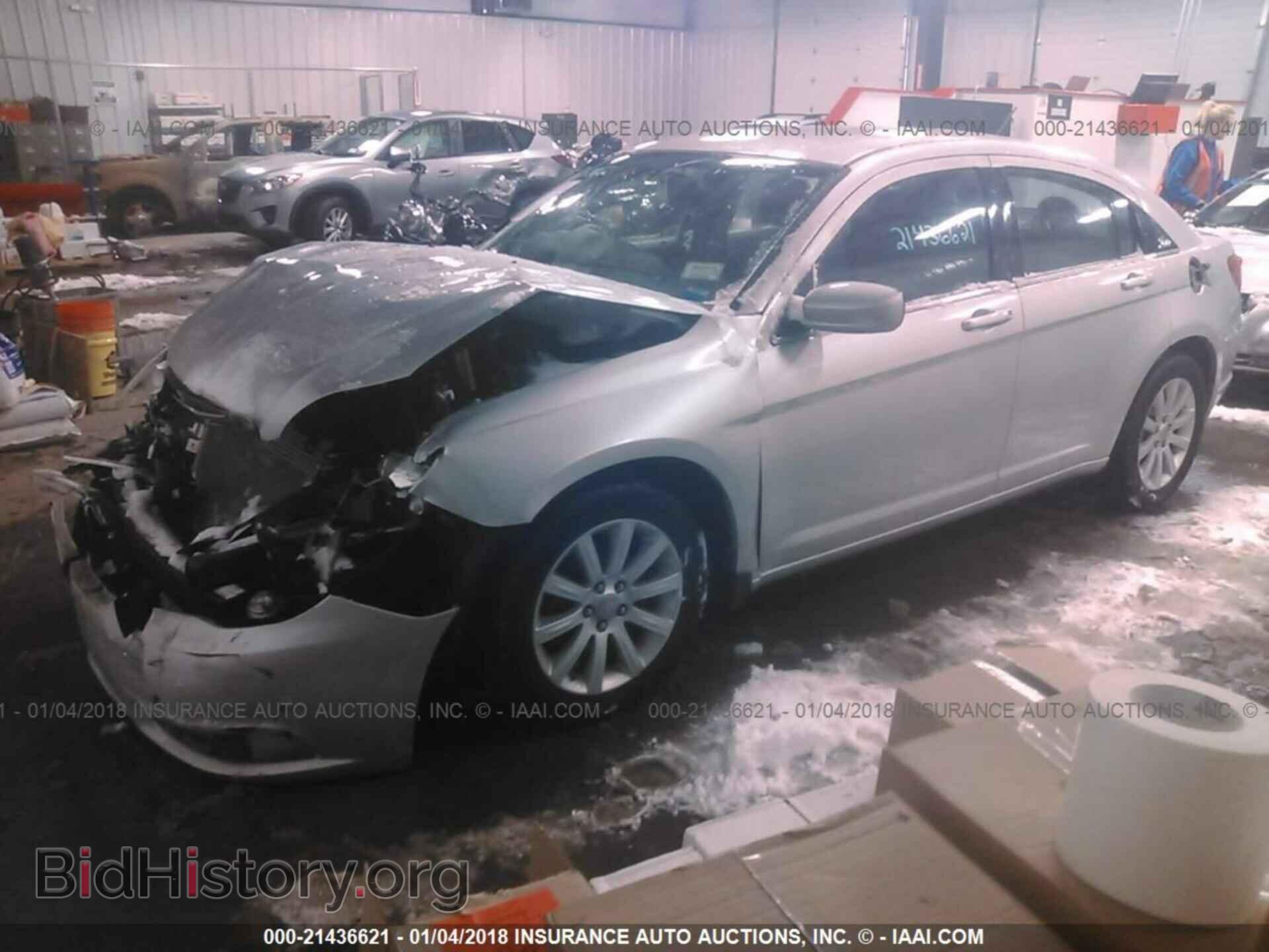 2012 Chrysler 200 - VIN: 1C3CCBBBXCN178279 - Фото 2