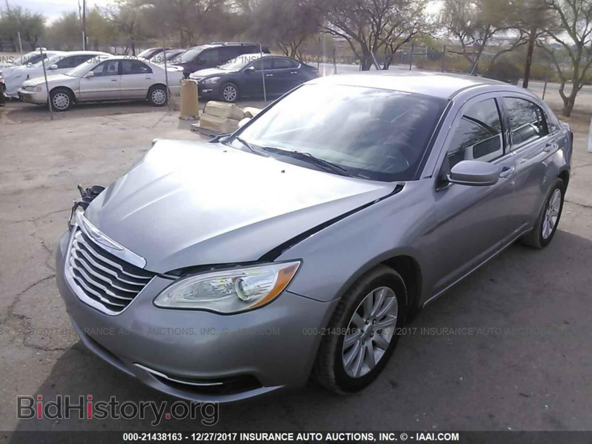 2013 Chrysler 200 - VIN: 1C3CCBBB8DN696280 - Photo 2