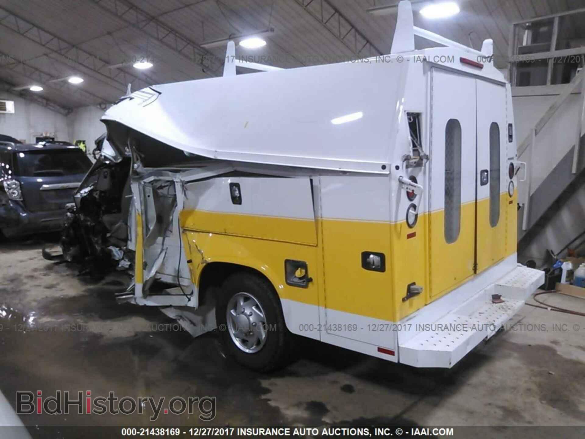 2015 Ford Econoline - VIN: 1FDWE3FL7FDA12626 - Photo 3