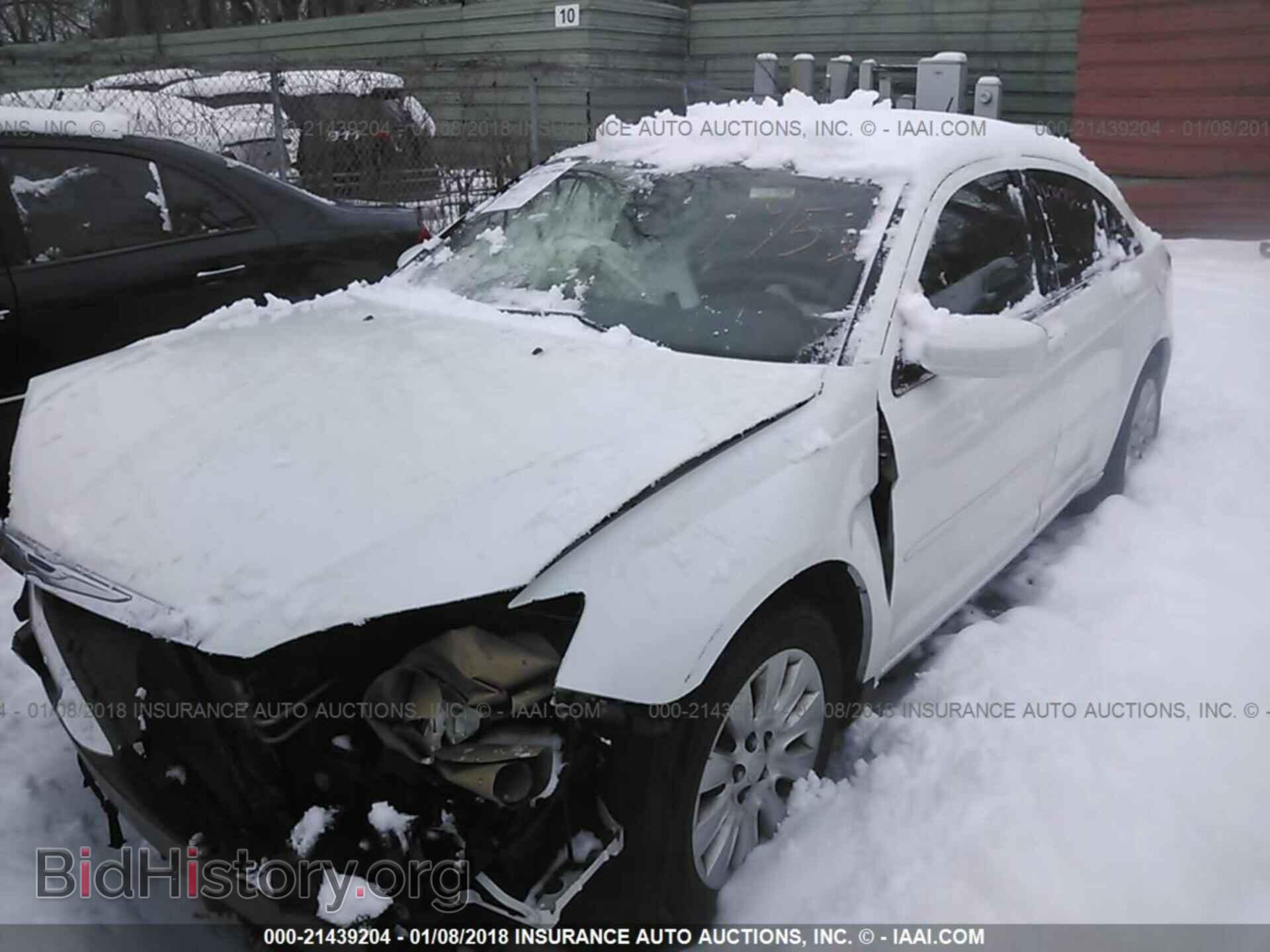 2011 Chrysler 200 - VIN: 1C3BC4FB2BN558054 - Фото 2