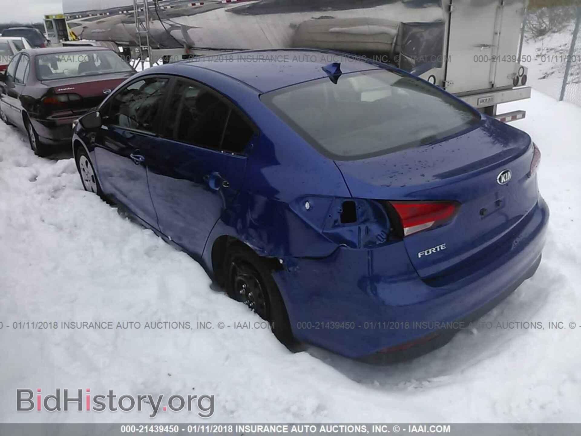 2017 Kia Forte - VIN: 3KPFK4A78HE061817 - Фото 3