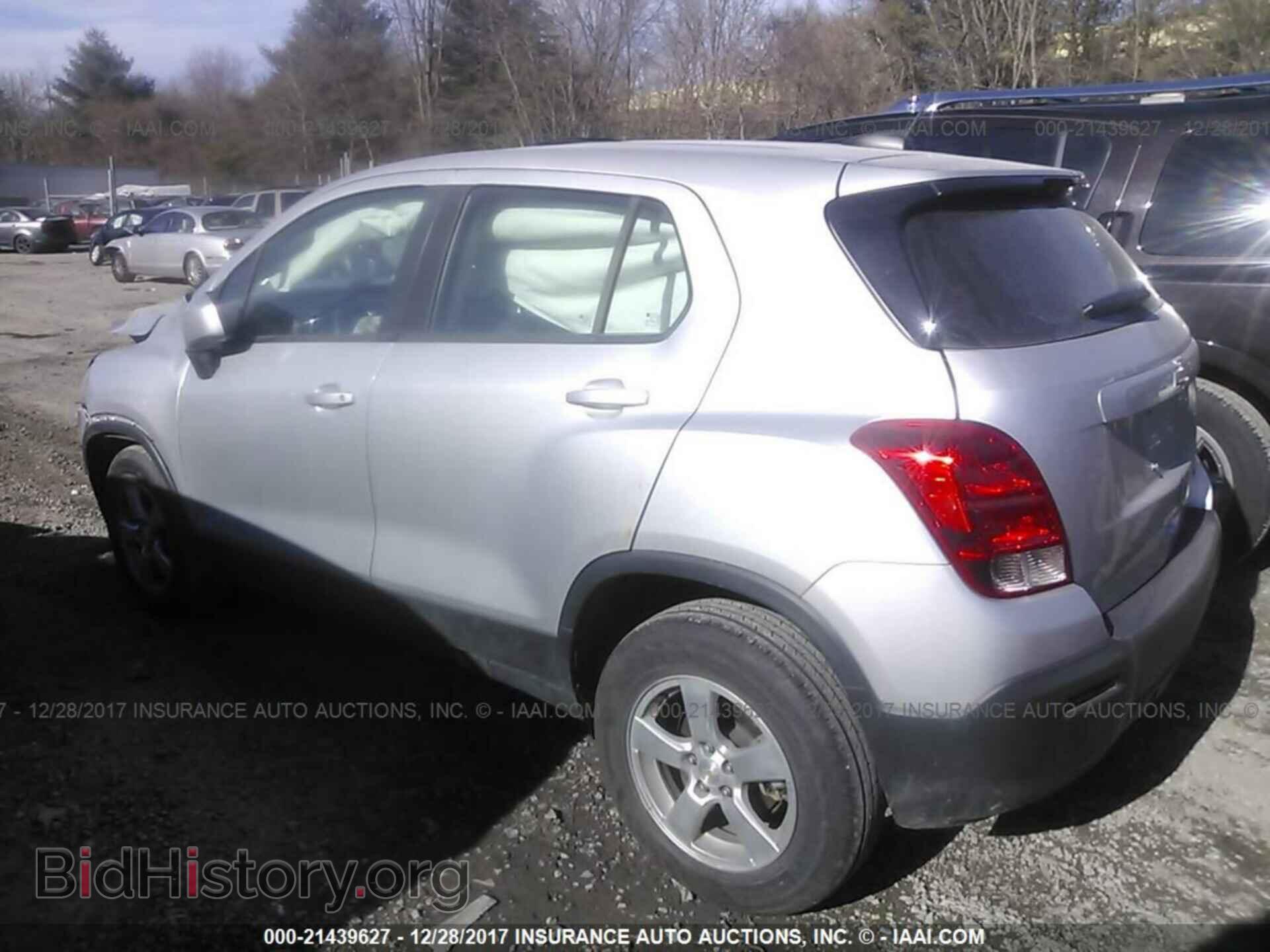 2016 Chevrolet Trax - VIN: 3GNCJNSB1GL244640 - Photo 3