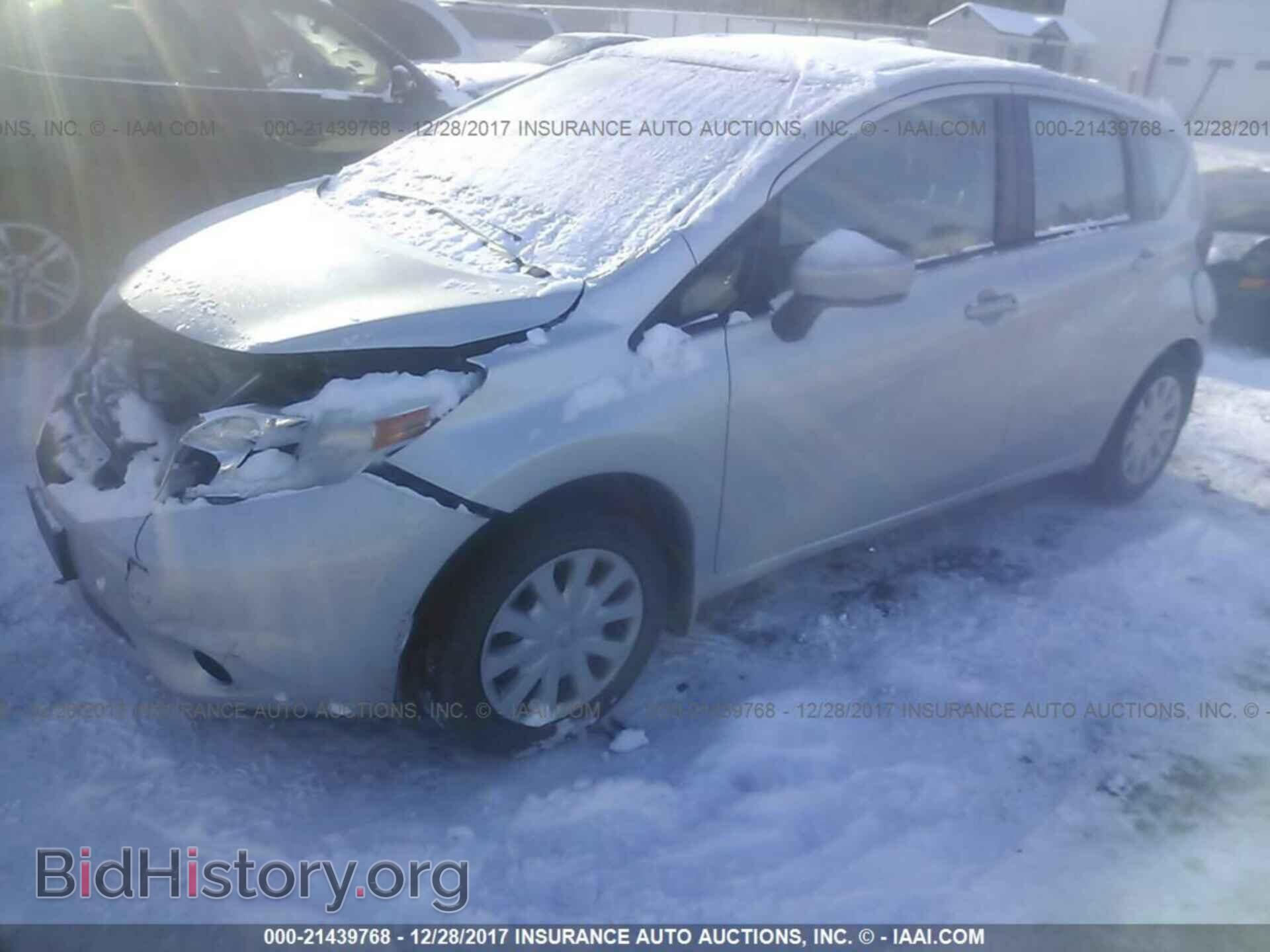 2015 Nissan Versa note - VIN: 3N1CE2CP4FL354038 - Фото 2