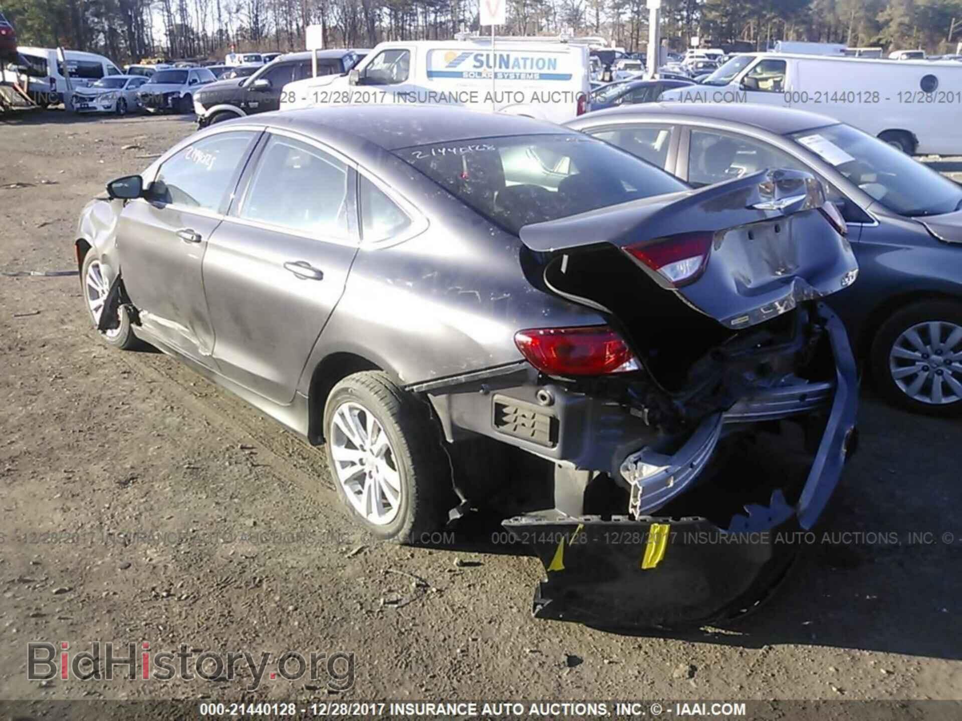 2015 Chrysler 200 - VIN: 1C3CCCAB8FN632914 - Photo 3