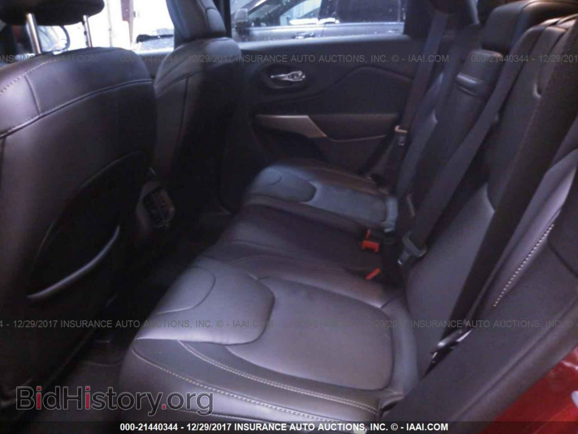 2017 Jeep Cherokee - VIN: 1C4PJMDB7HD228693 - Photo 8