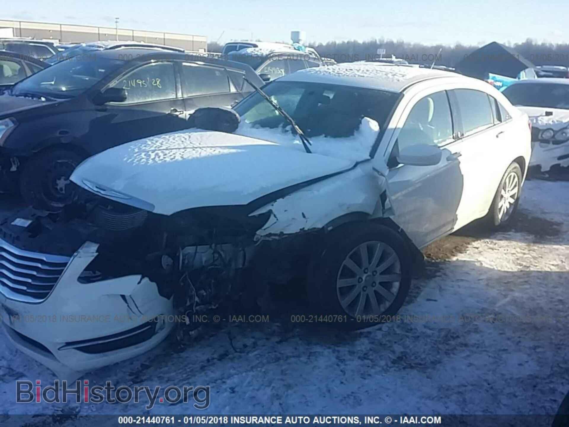 2011 Chrysler 200 - VIN: 1C3BC1FB6BN500527 - Photo 2