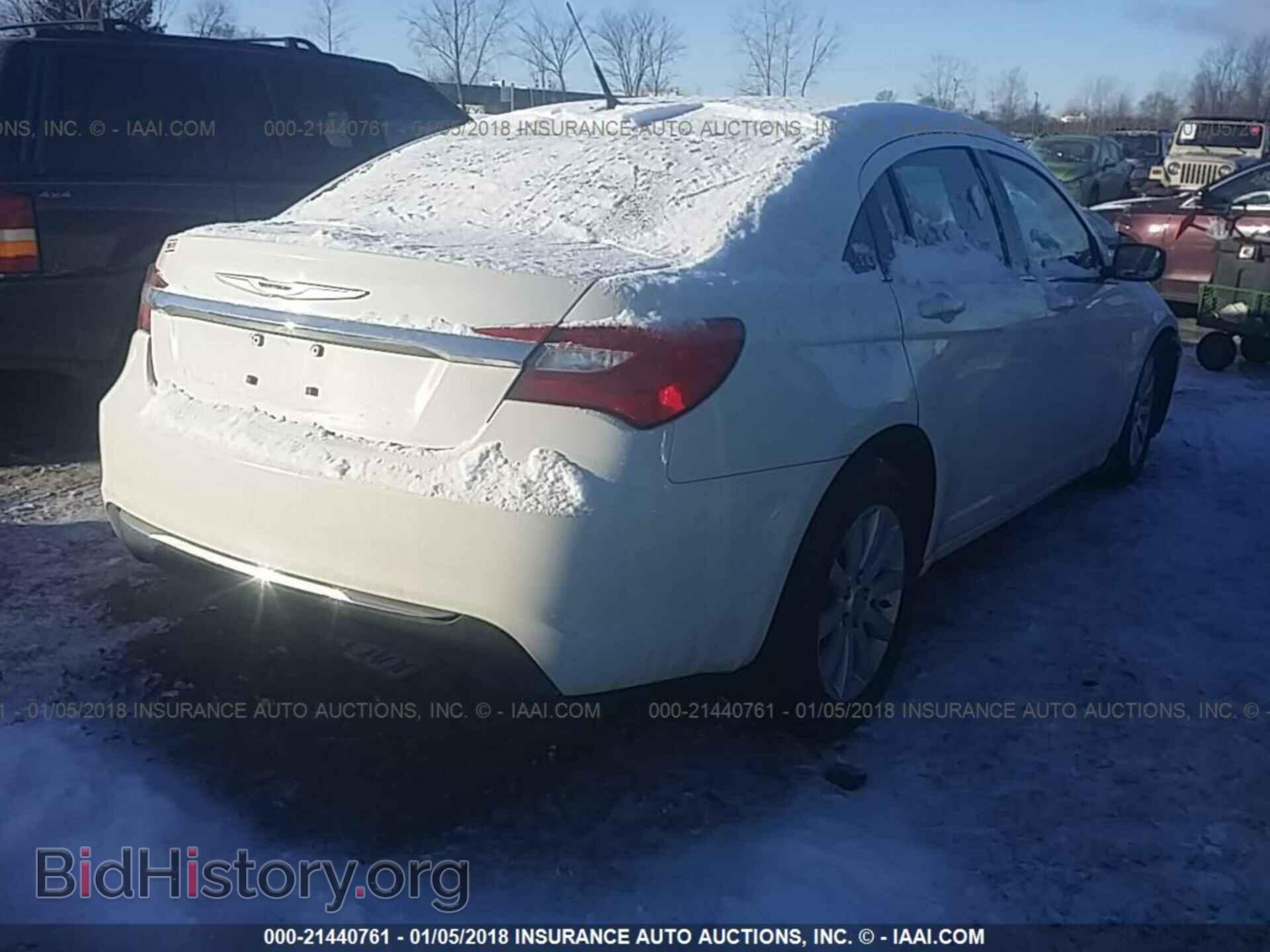 2011 Chrysler 200 - VIN: 1C3BC1FB6BN500527 - Photo 4