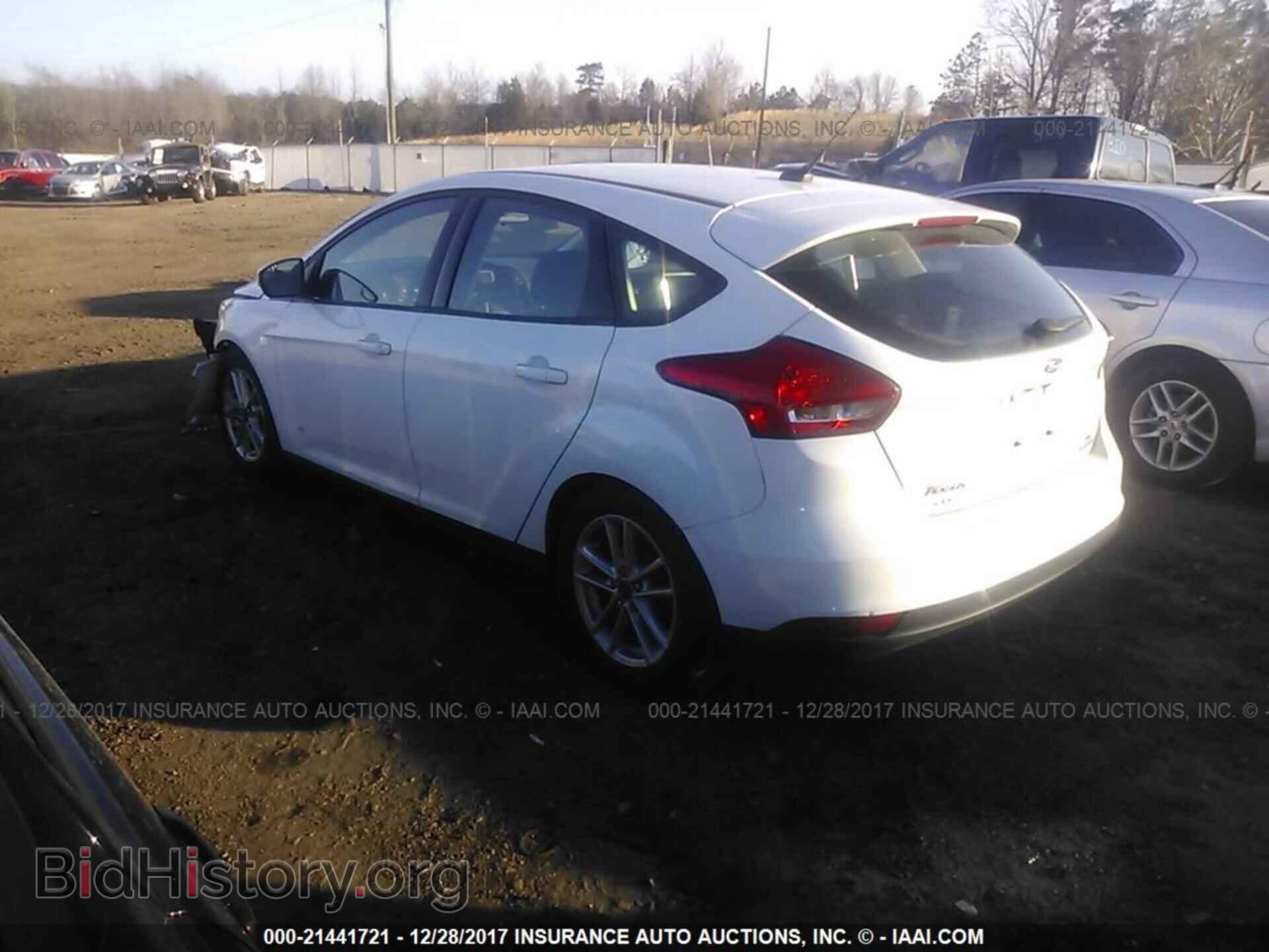 2016 Ford Focus - VIN: 1FADP3K29GL228610 - Photo 3