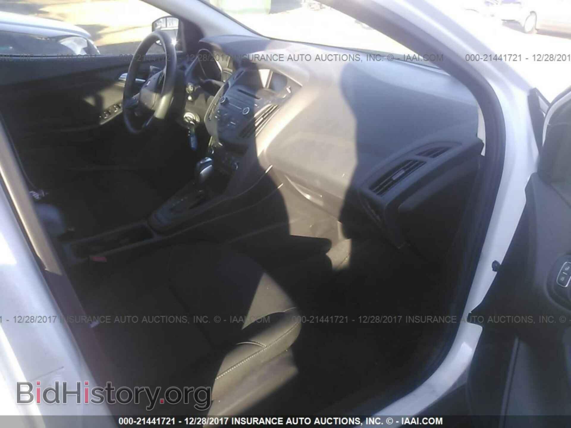 2016 Ford Focus - VIN: 1FADP3K29GL228610 - Photo 5