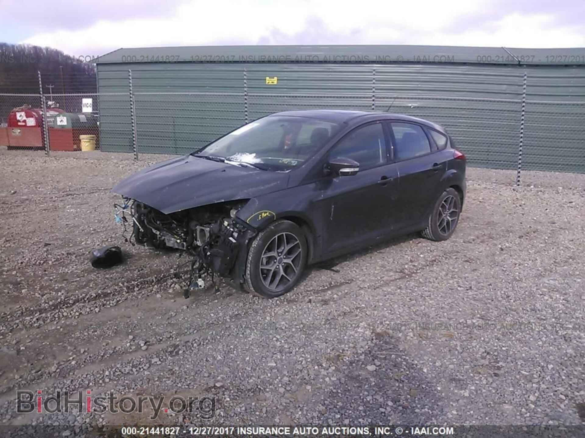 2017 Ford Focus - VIN: 1FADP3M2XHL253157 - Photo 2