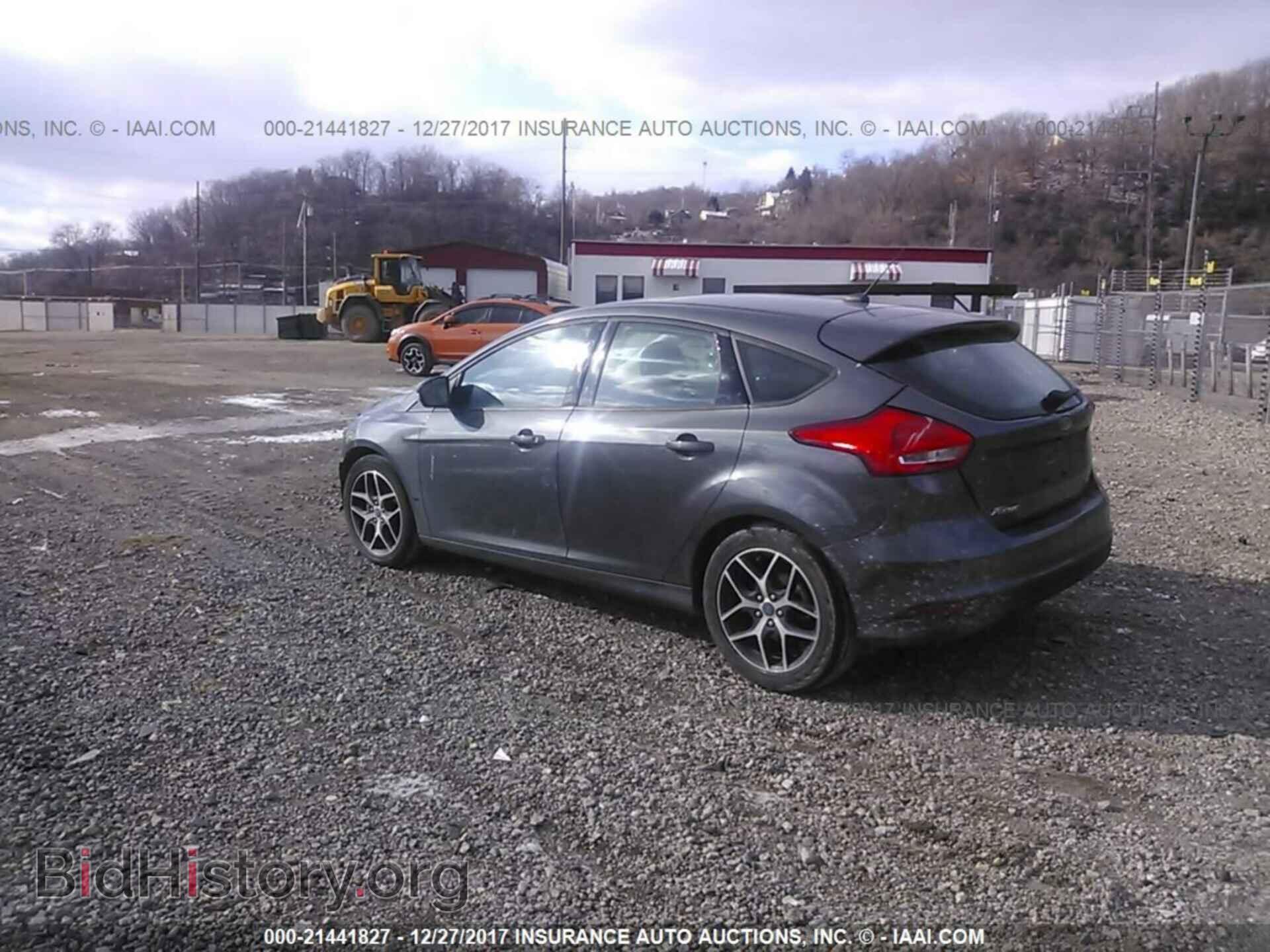 2017 Ford Focus - VIN: 1FADP3M2XHL253157 - Photo 3
