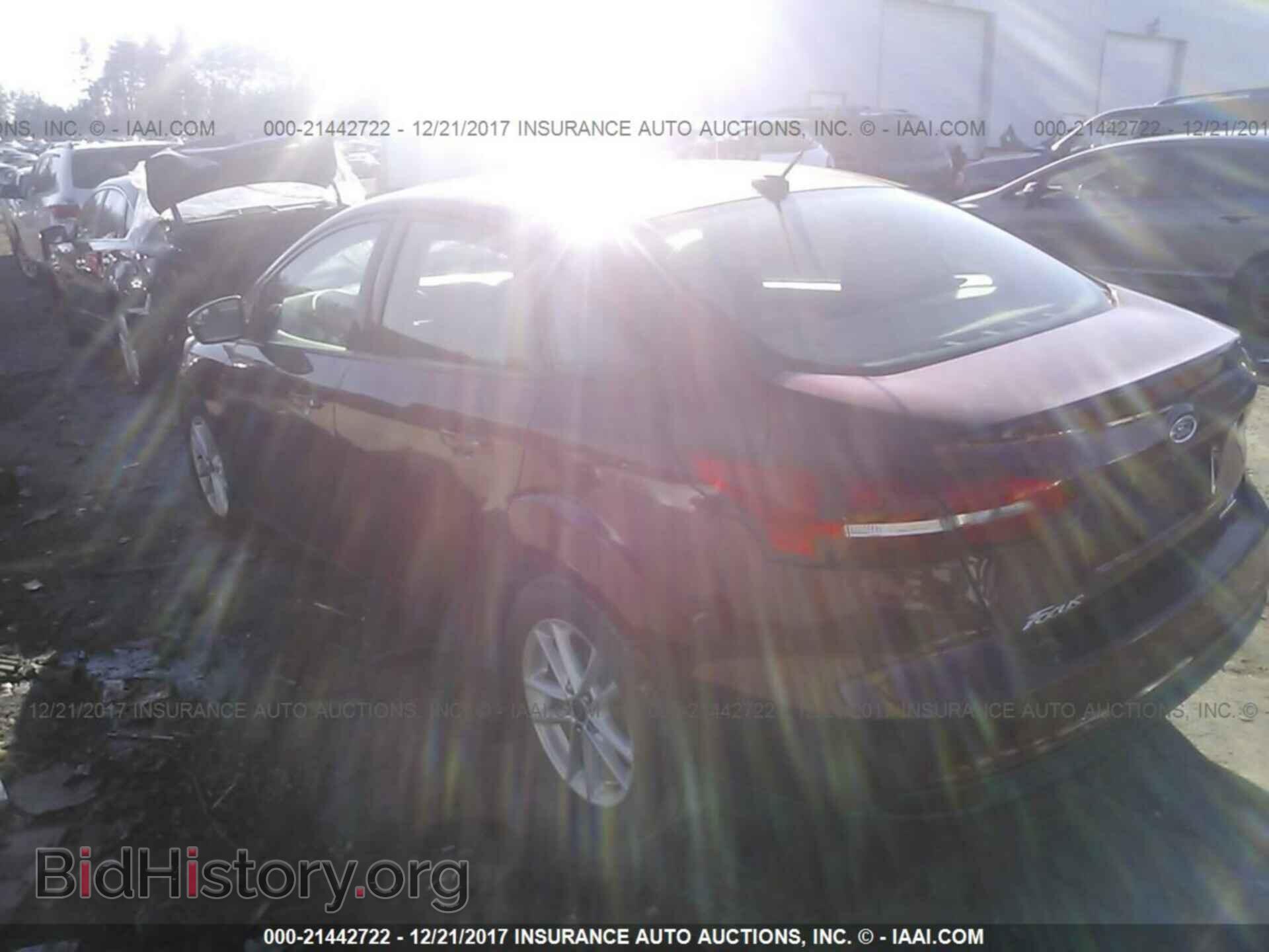 2015 Ford Focus - VIN: 1FADP3F20FL279583 - Photo 3